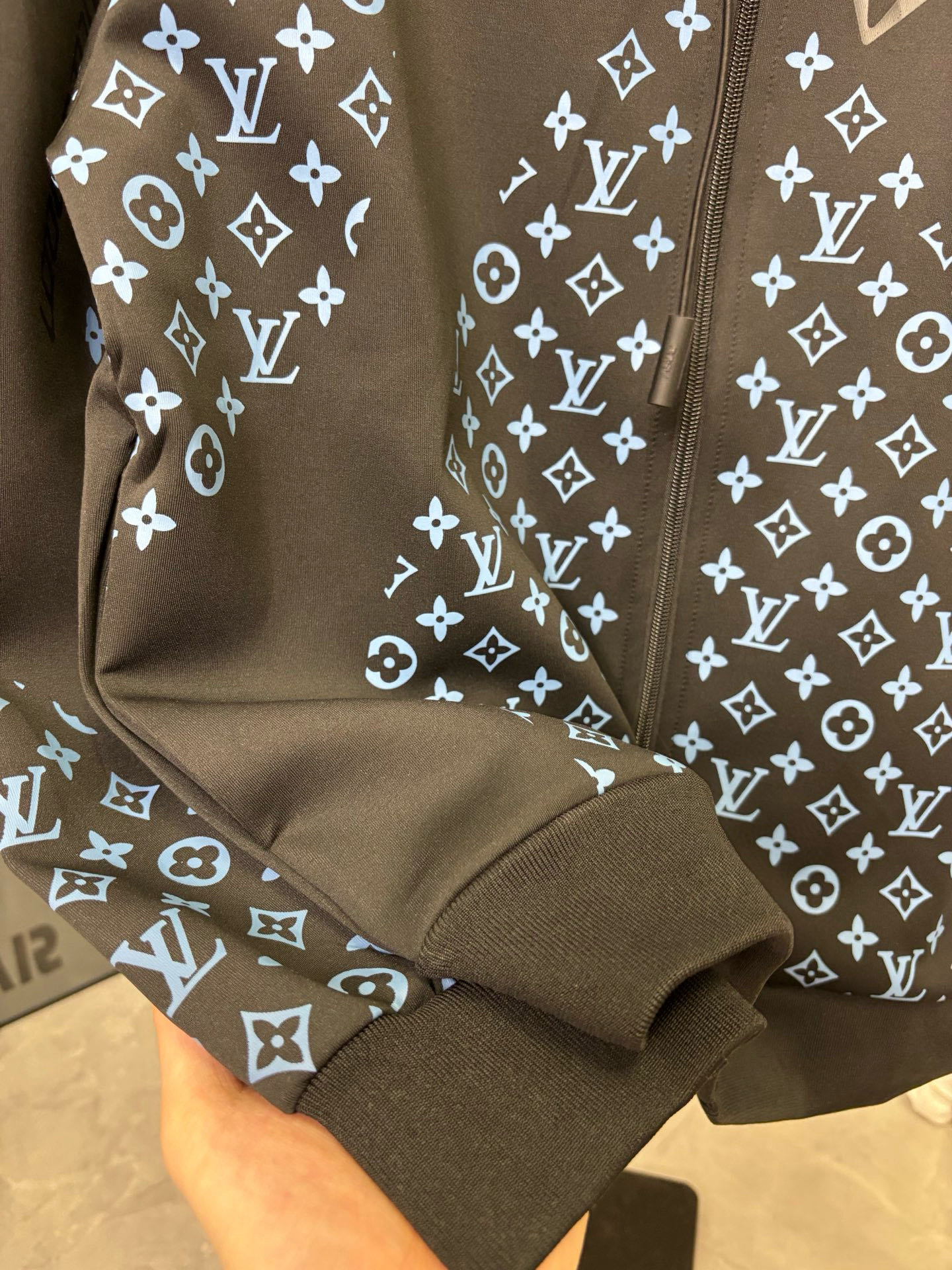 LV Clothing-305