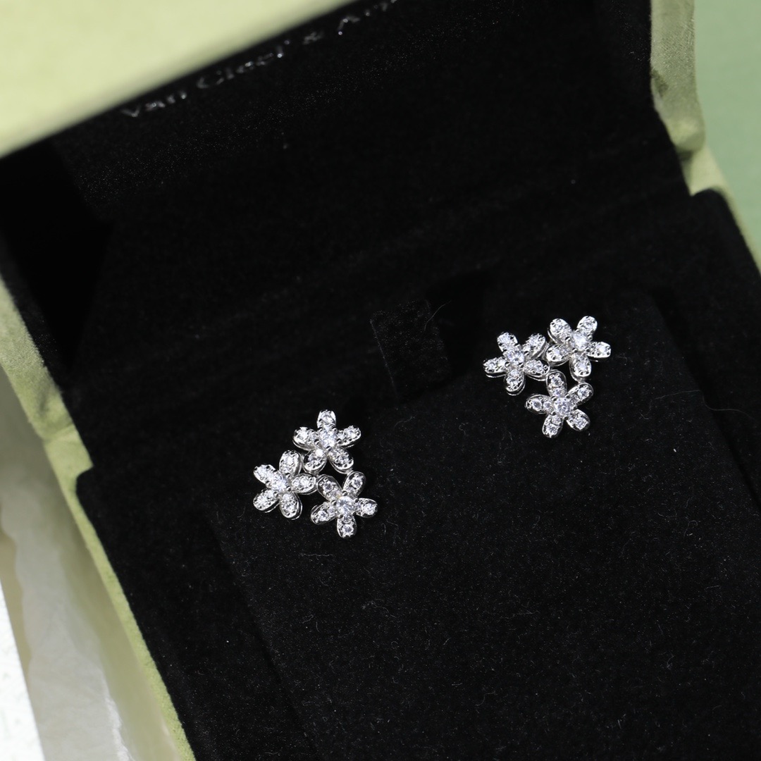Van Cleef & Arpels earring-81