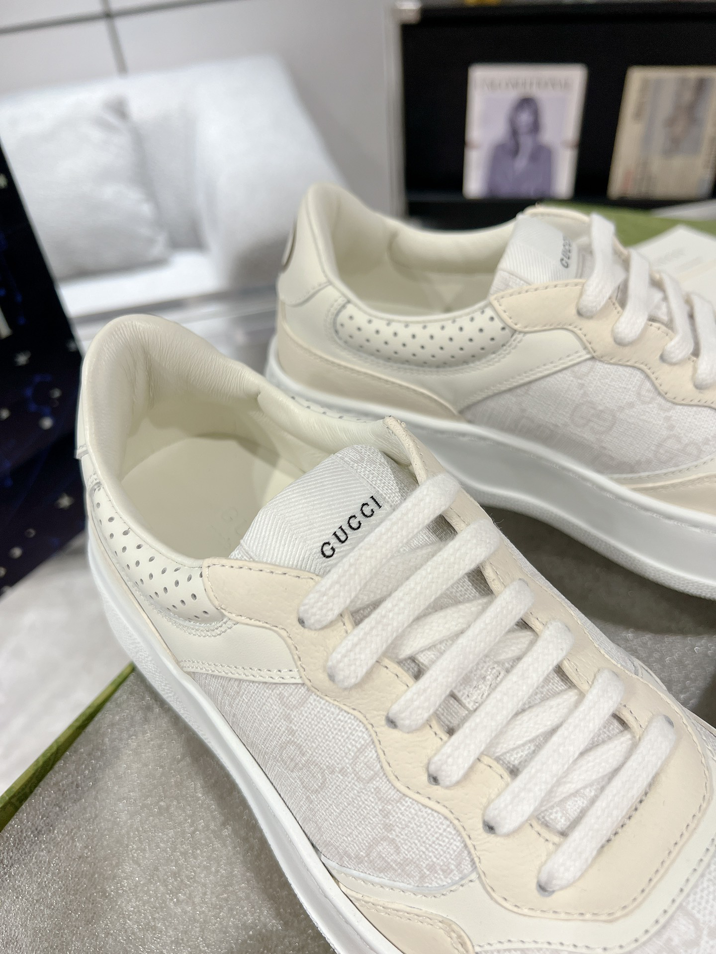 Gucci Sneakers-238