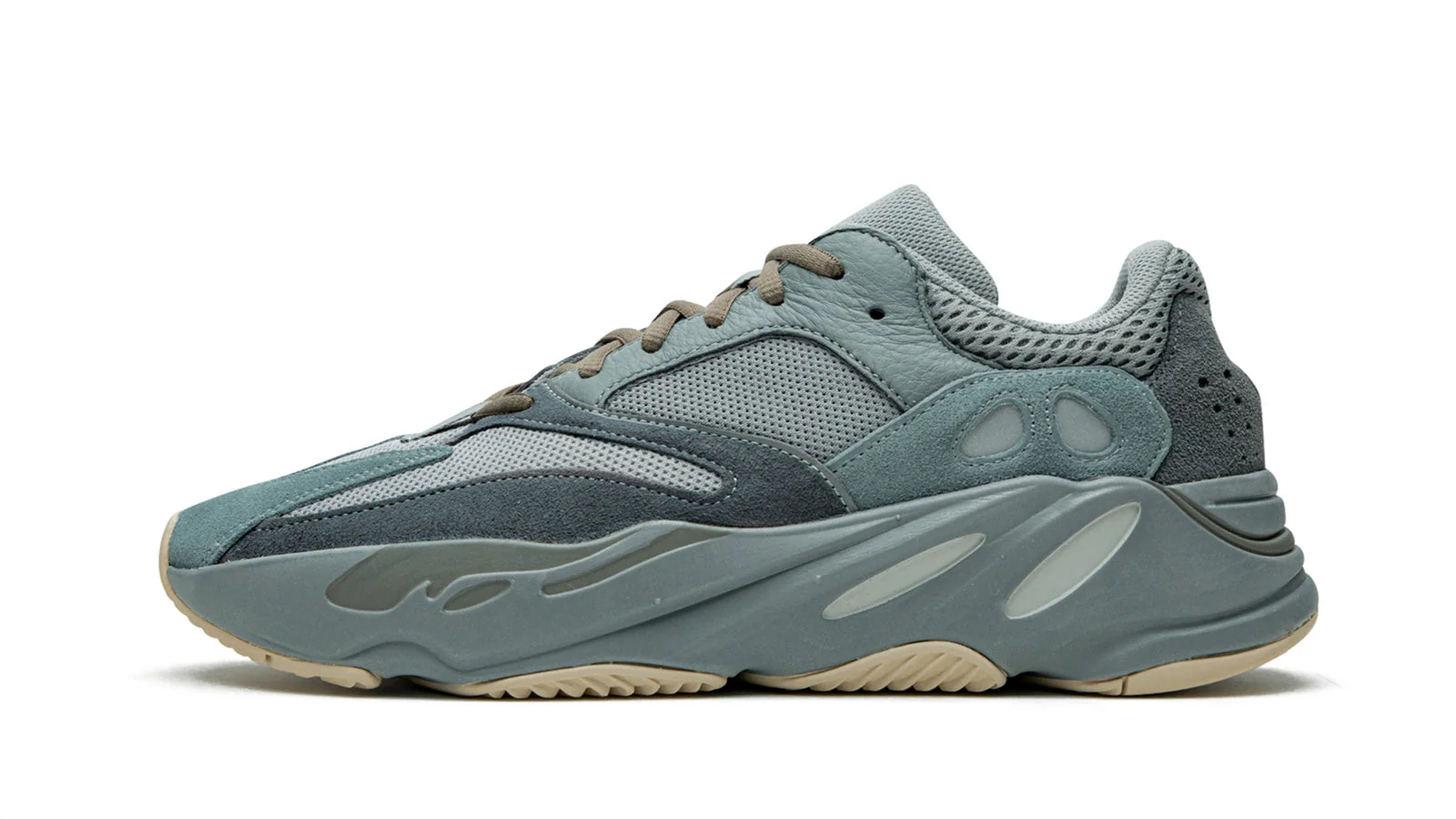 YEEZY BOOST 700 