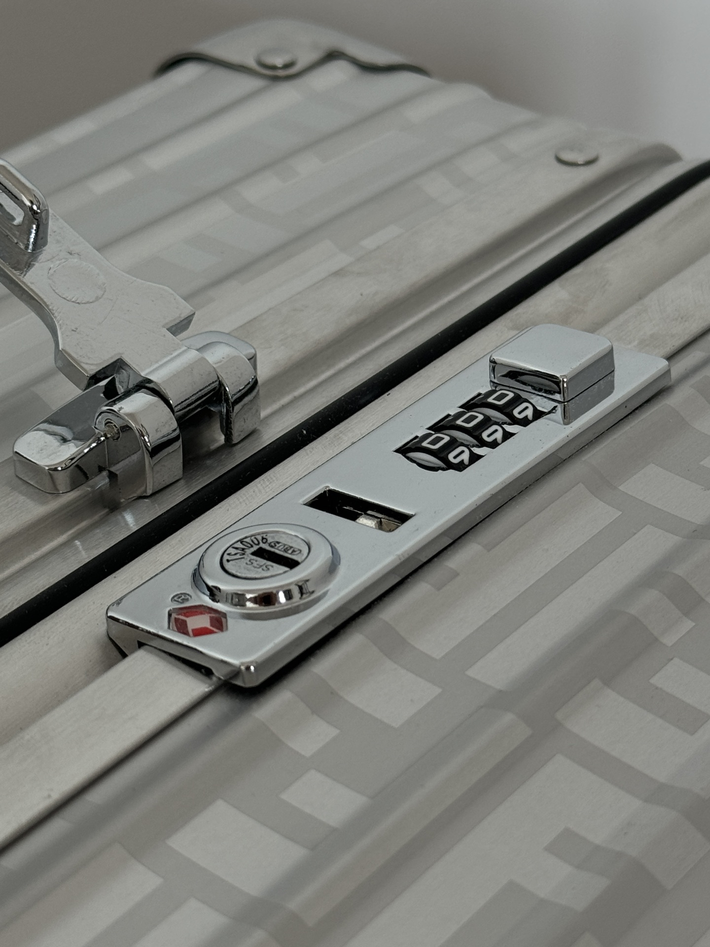 Fendi luggage-27