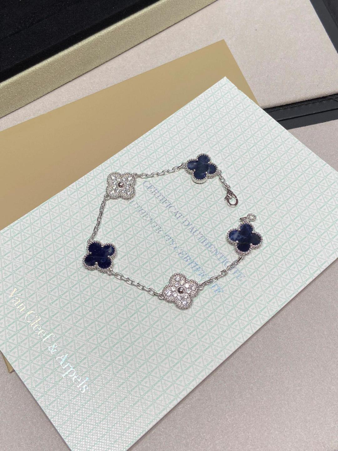 Van Cleef & Arpels Bracelet-93