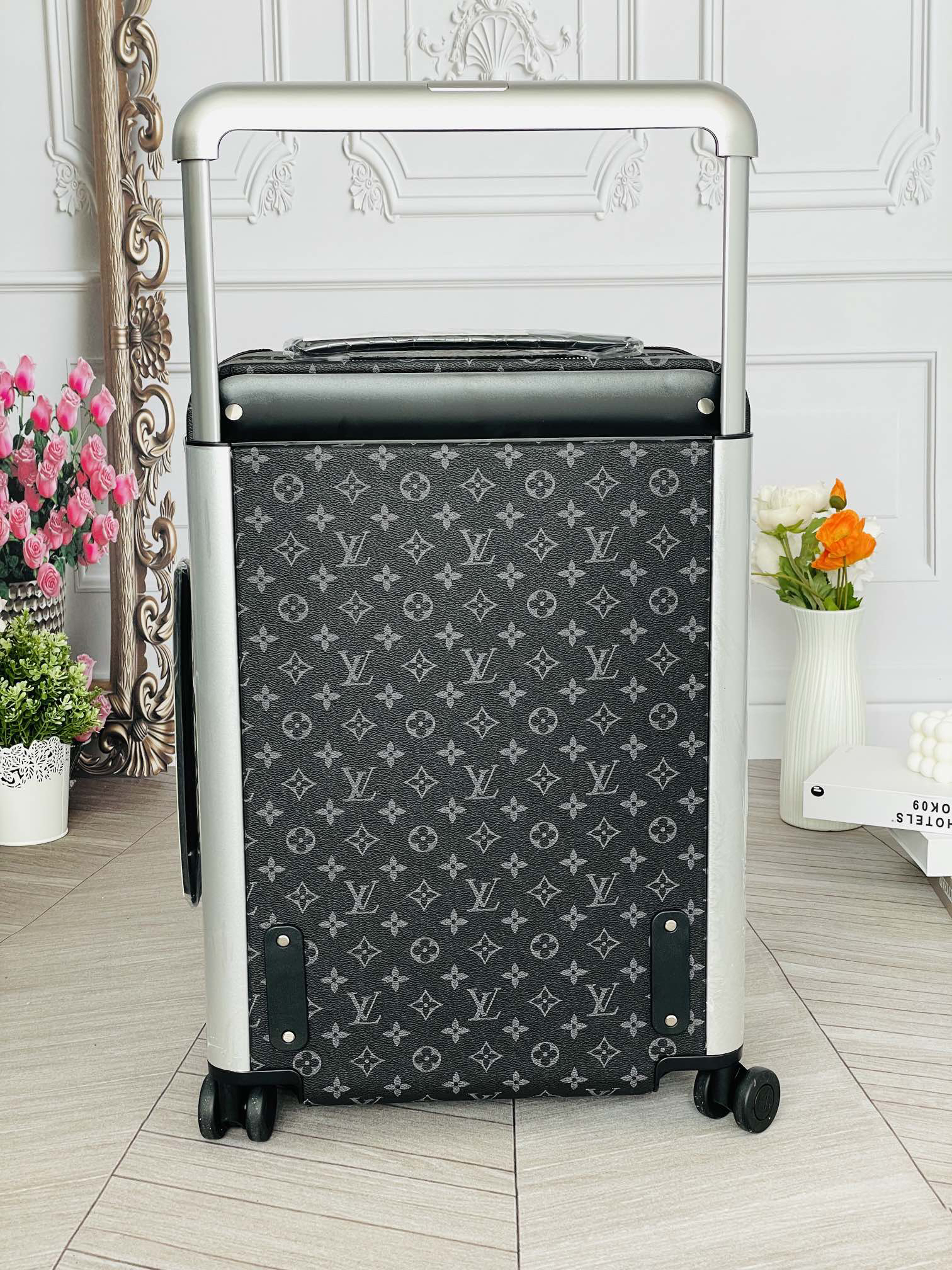 LV luggage-11
