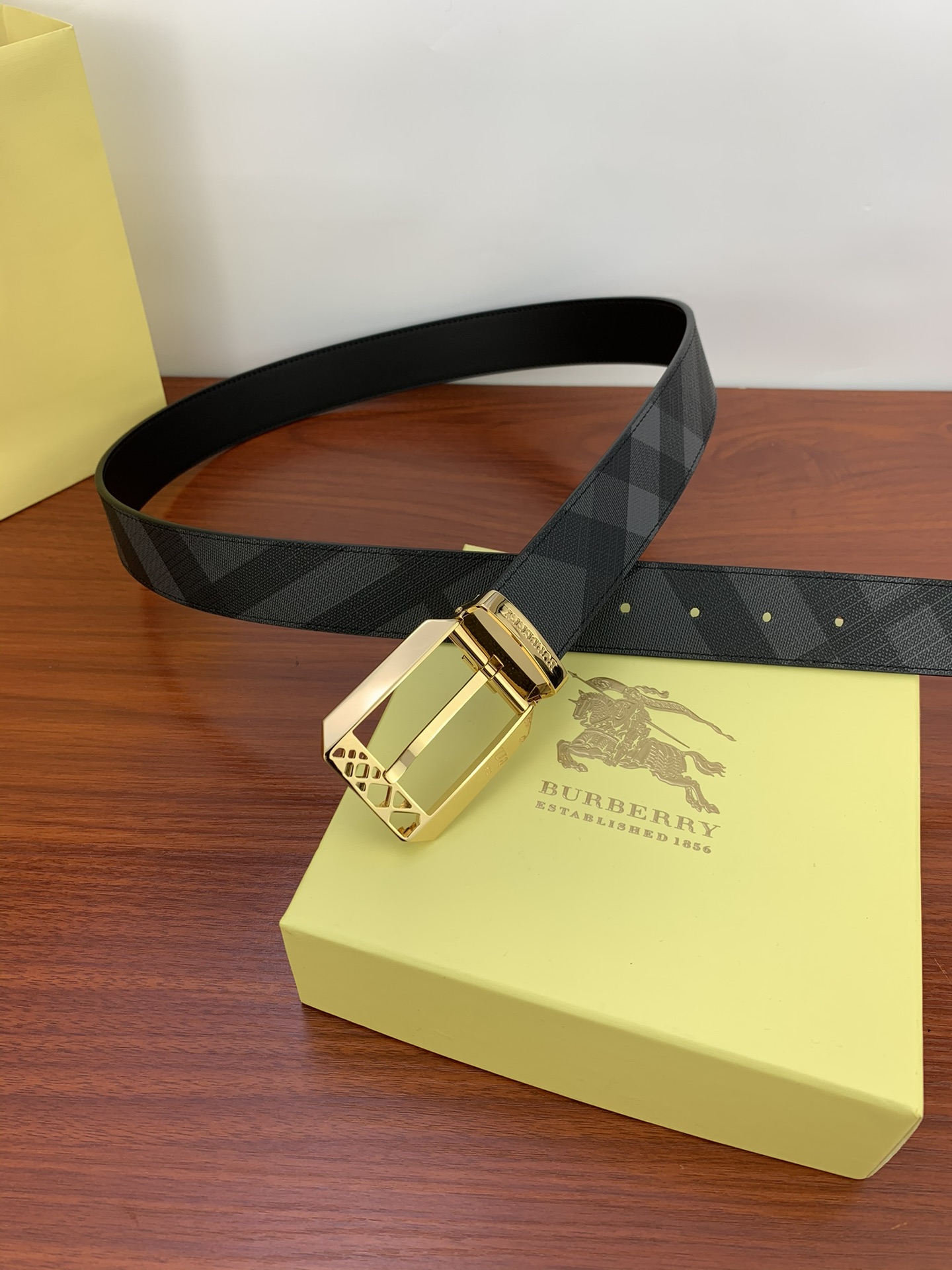 Burberry belt-115