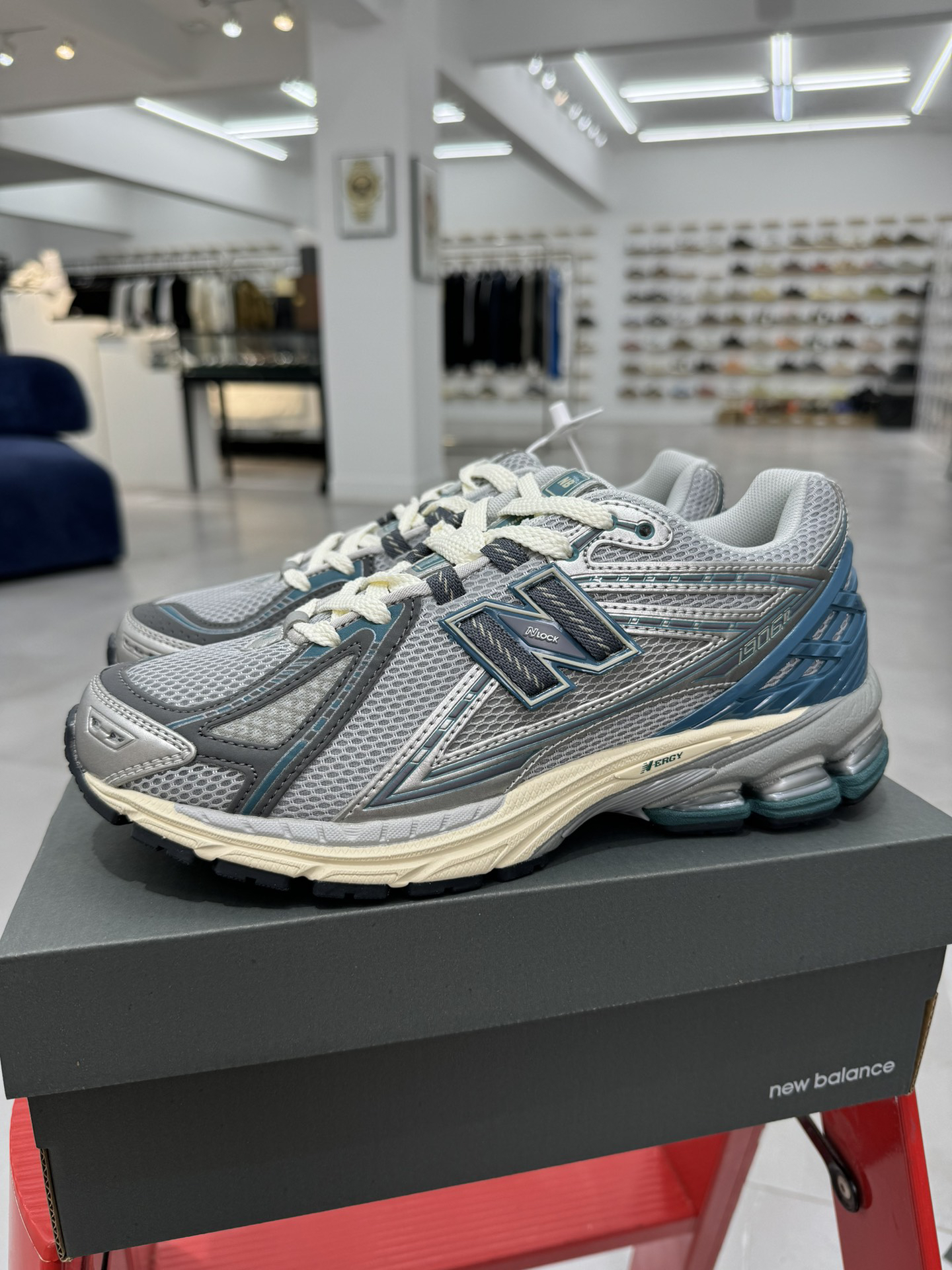 New Balance Sneakers-360