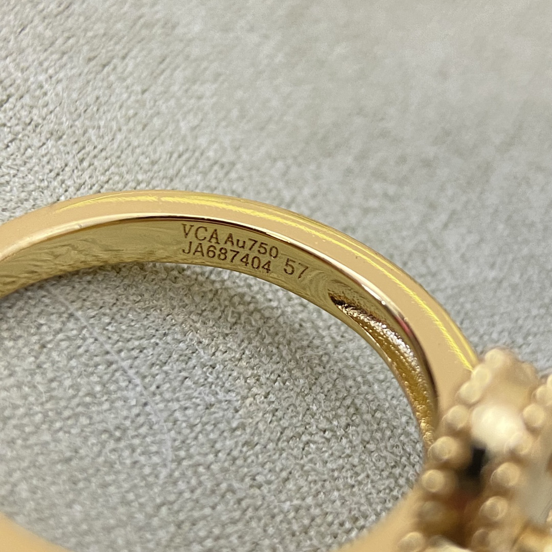 Van Cleef & Arpels ring-80