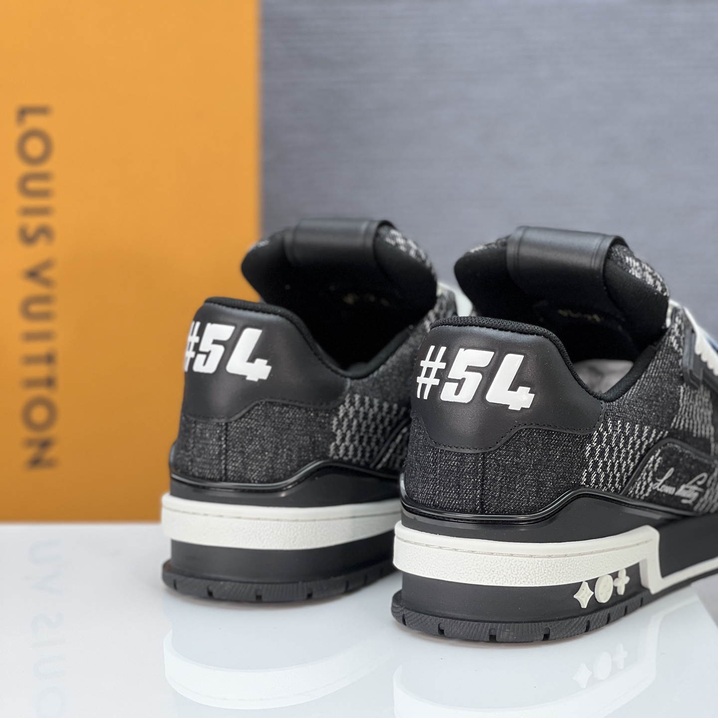 Lv Sneakers-152
