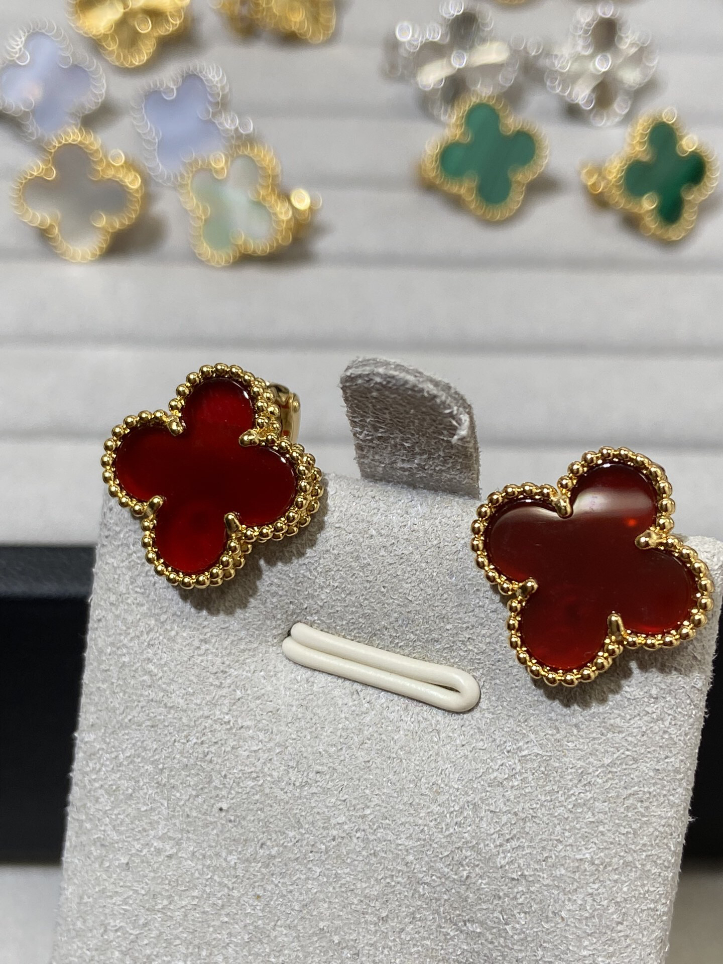 Van Cleef & Arpels earring-1