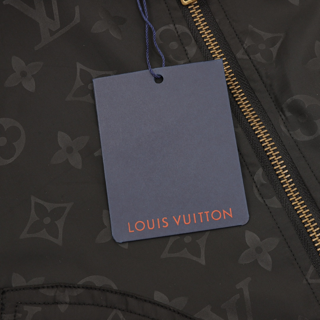 LV Clothing-339