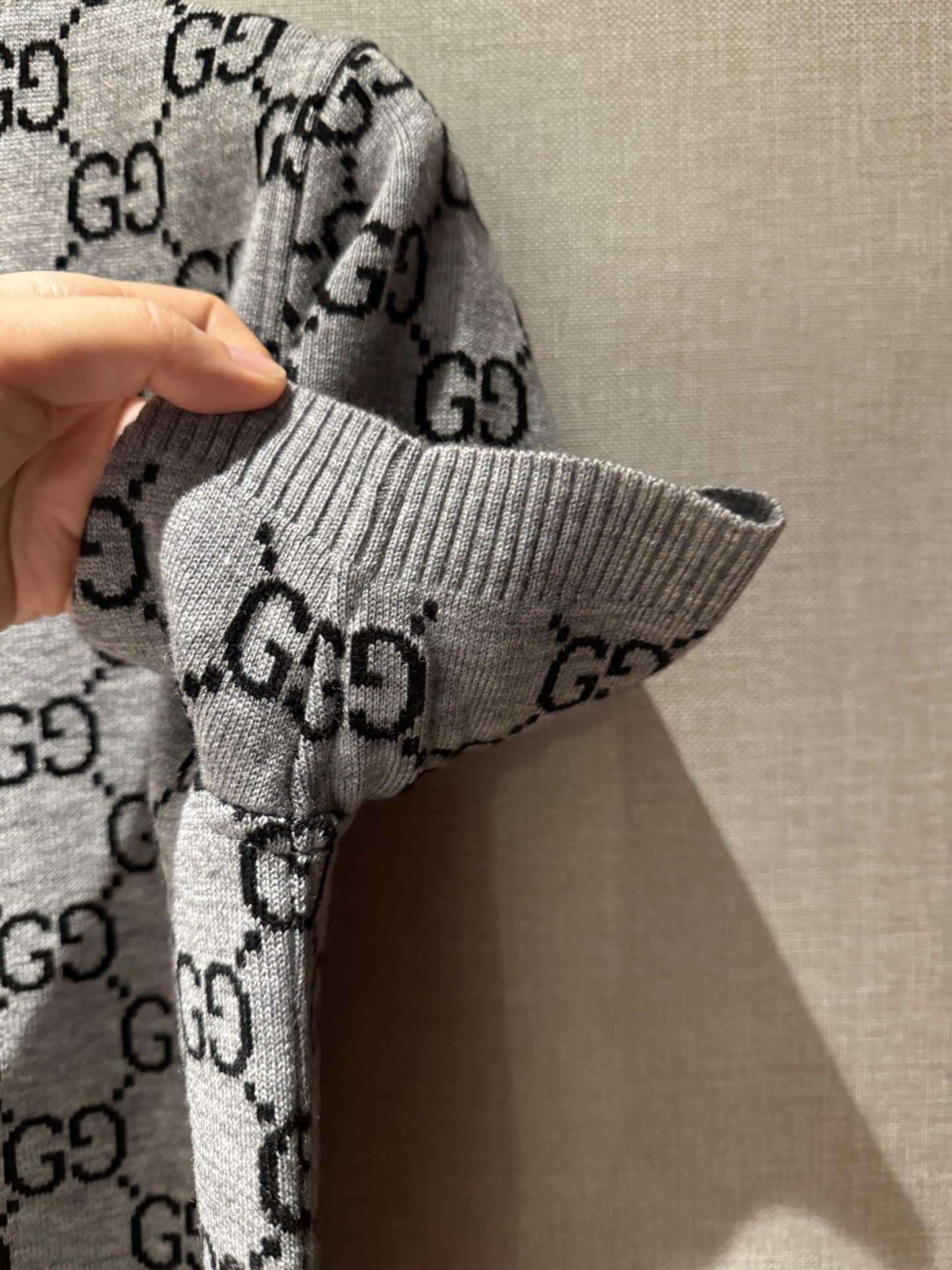 Gucci Clothing-222