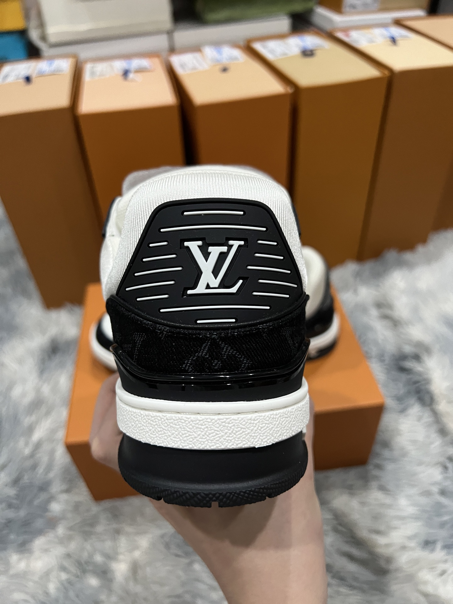 Lv Sneakers-76