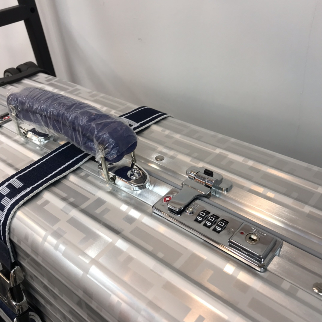 Fendi luggage-18