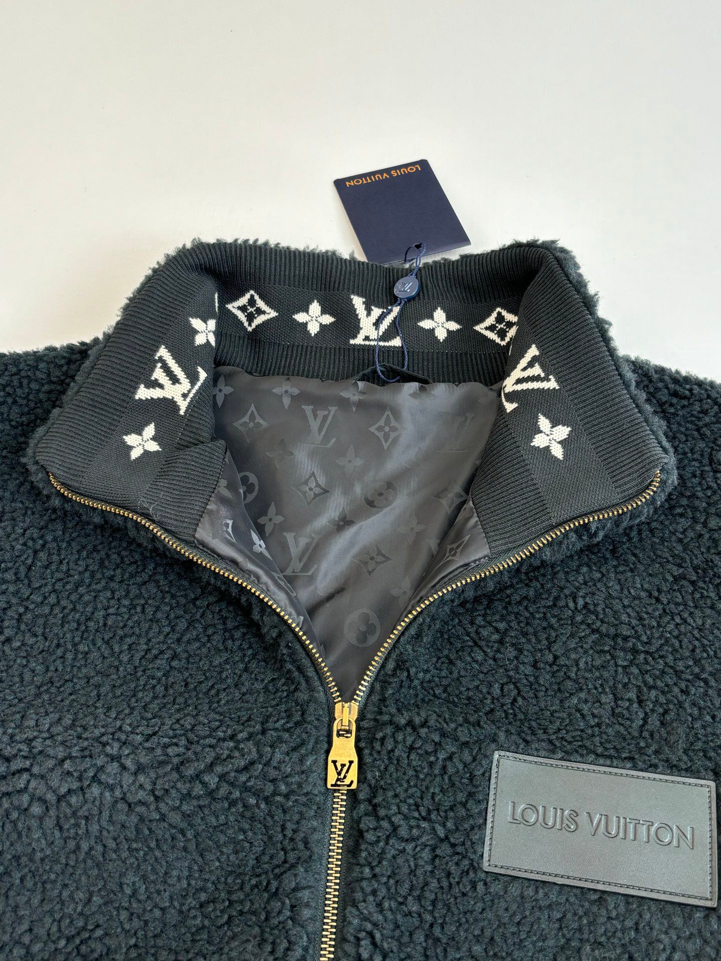 LV Clothing-295