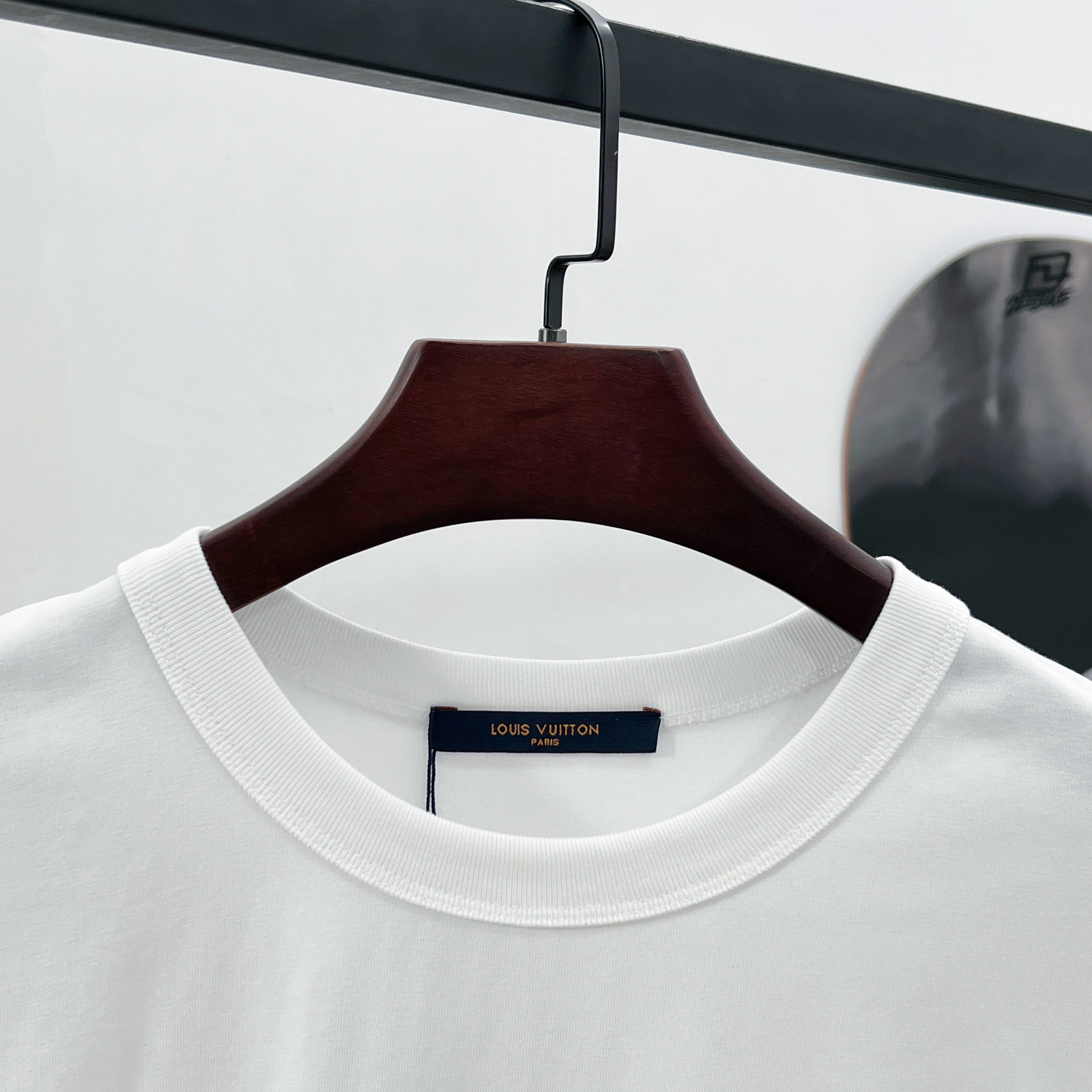 LV clothing-95