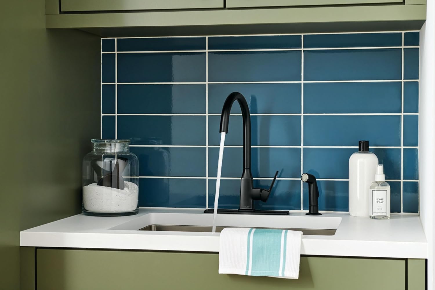 Peerless Ezra Single-Handle Kitchen Sink Faucet with Side Sprayer, Stainless P199152LF-SS