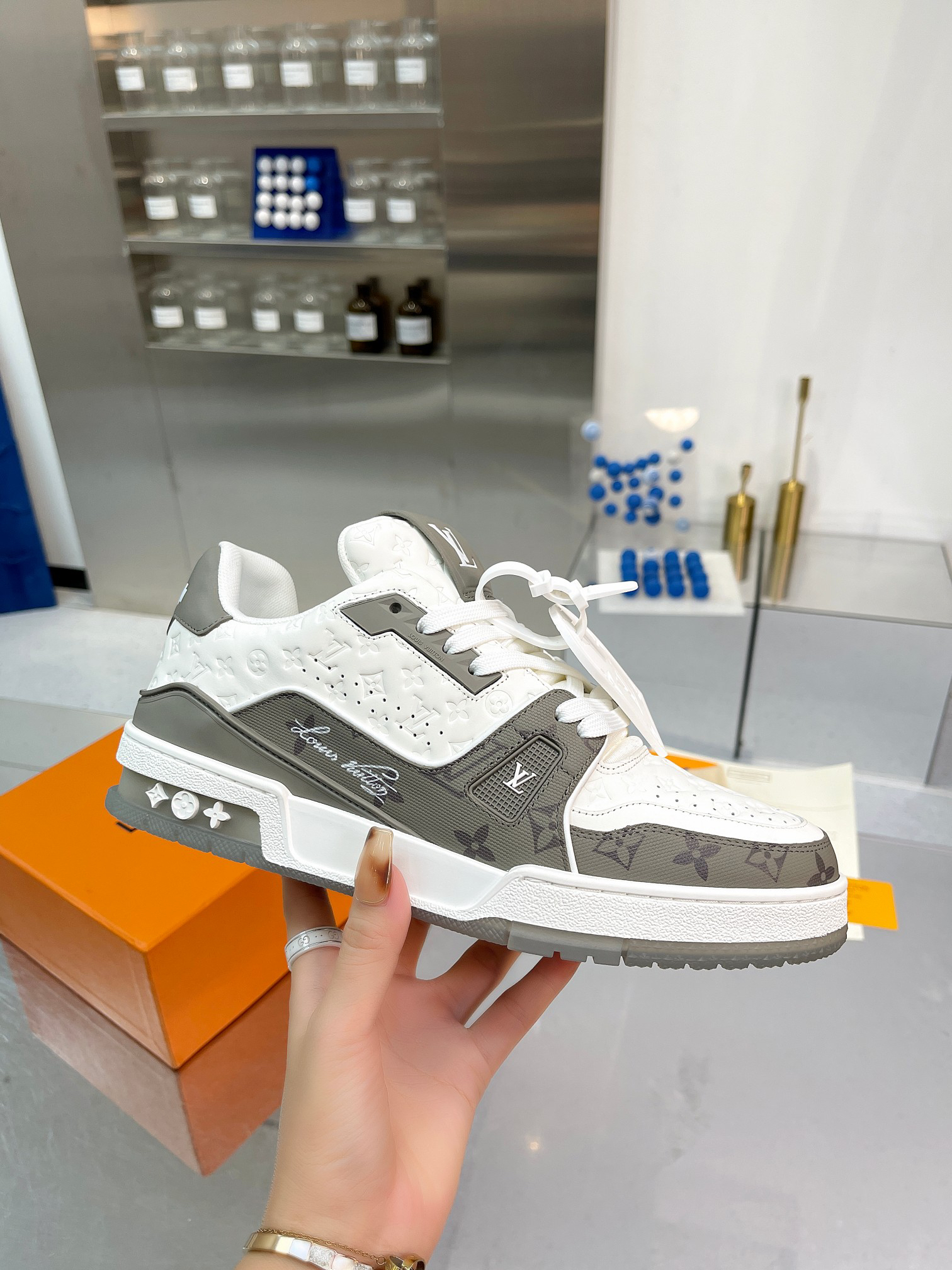 Lv Sneakers-60