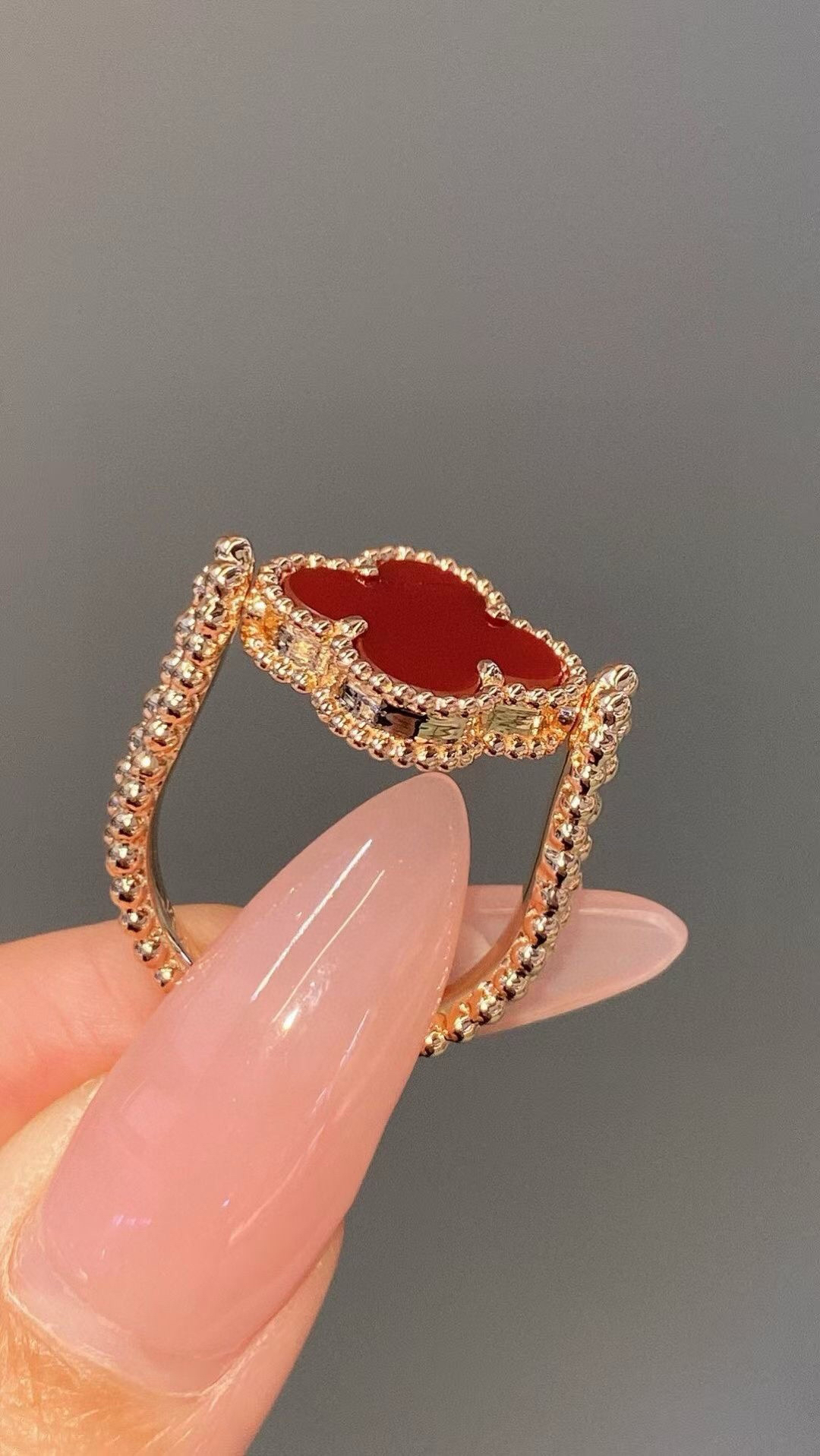 Van Cleef & Arpels ring-97