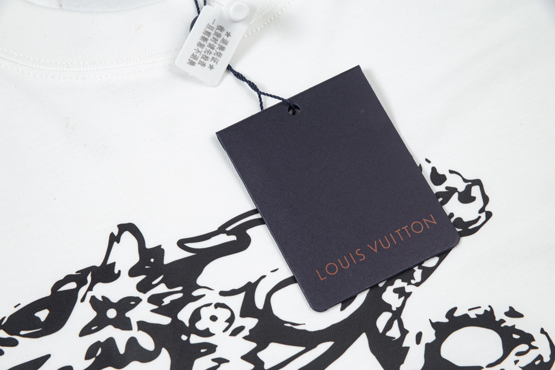 LV clothing-137