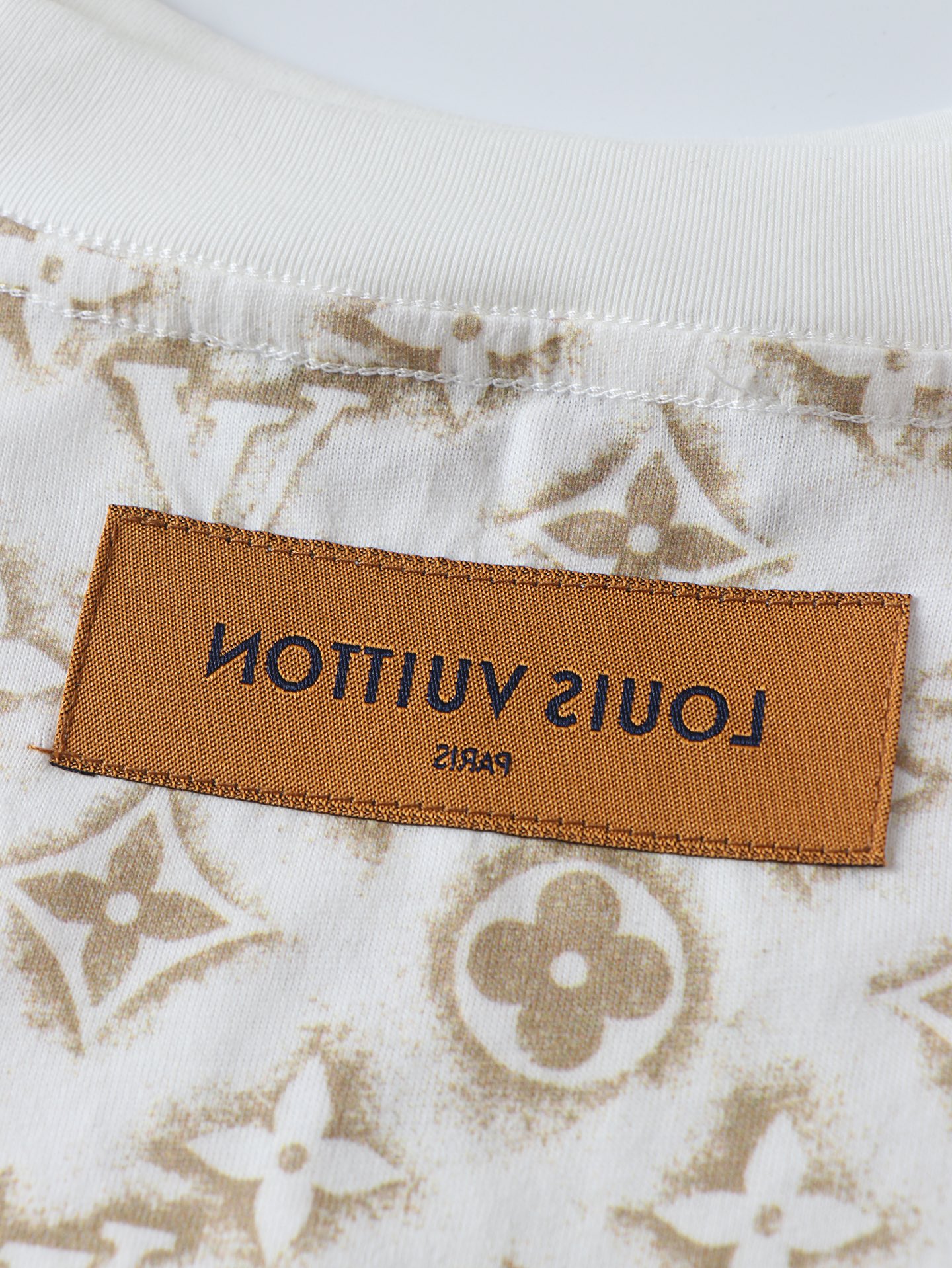 LV clothing-213