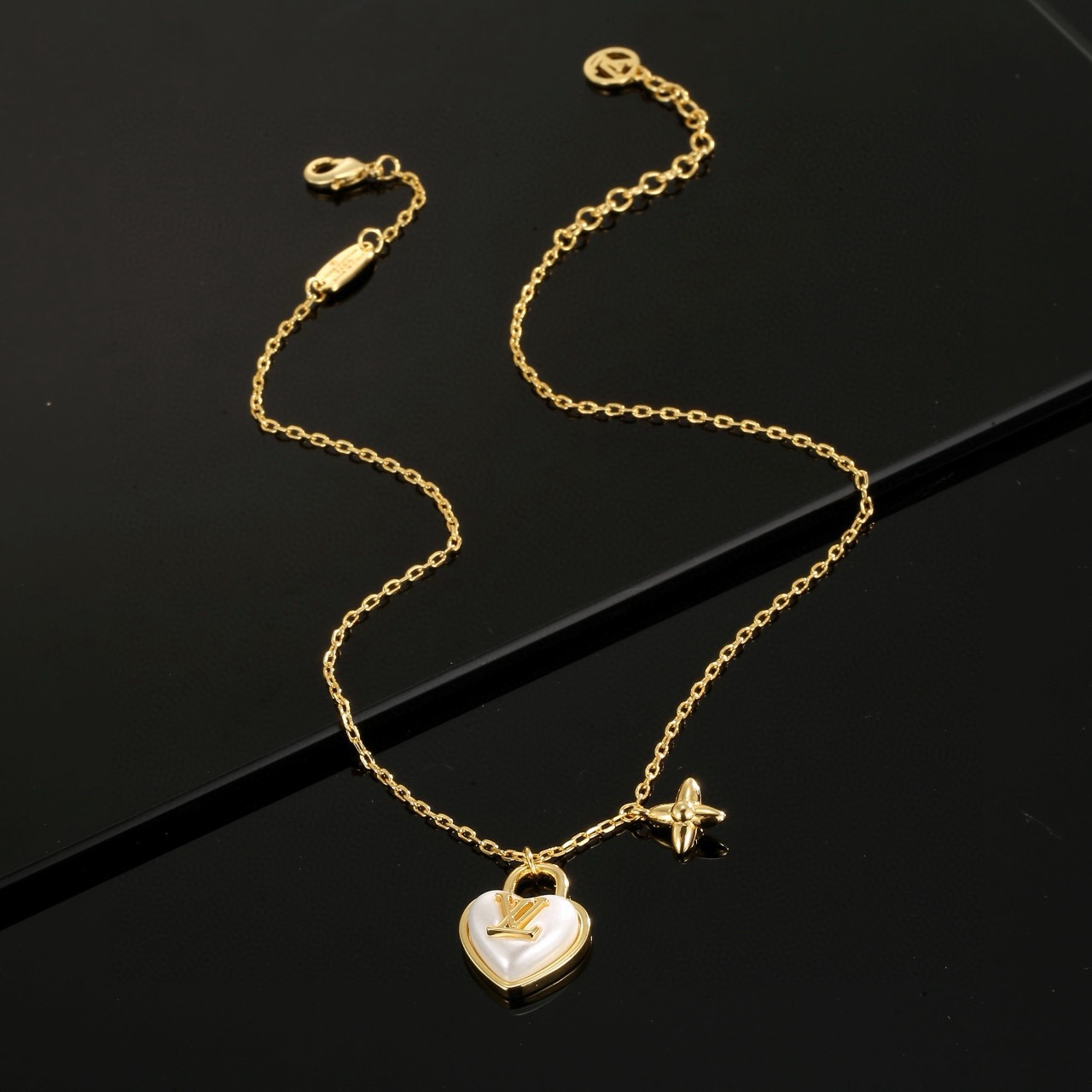 LV necklace-24