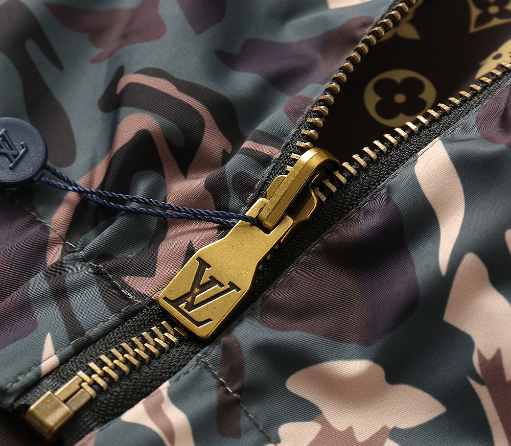 LV Clothing-261