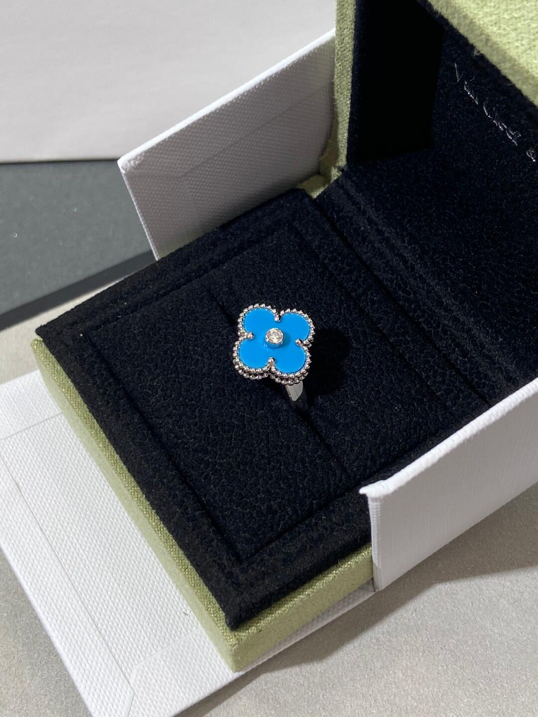 Van Cleef & Arpels ring-35