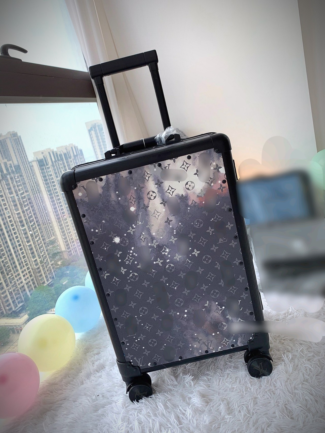 LV luggage-100