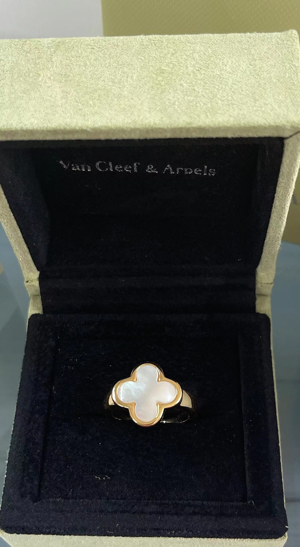 Van Cleef & Arpels ring-93