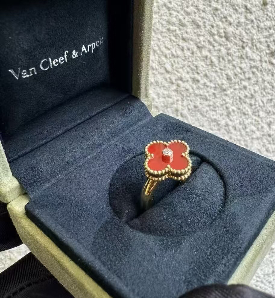 Van Cleef & Arpels ring-54