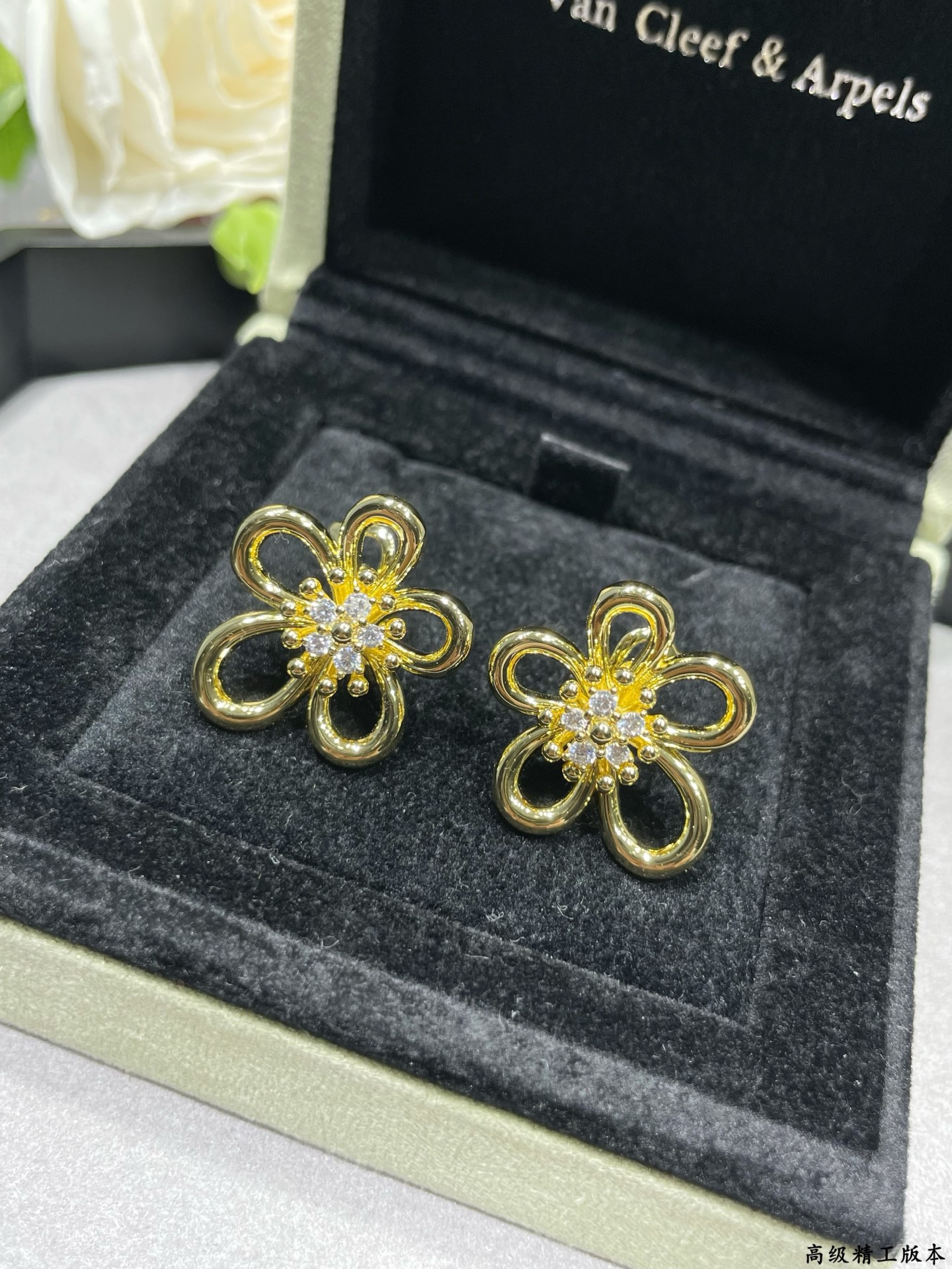 Van Cleef & Arpels earring-70