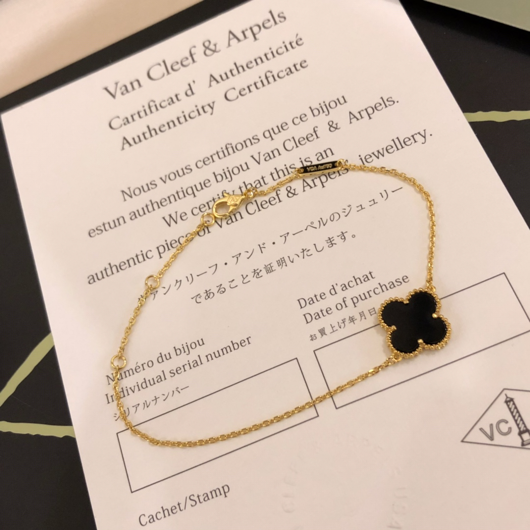Van Cleef & Arpels Bracelet-32