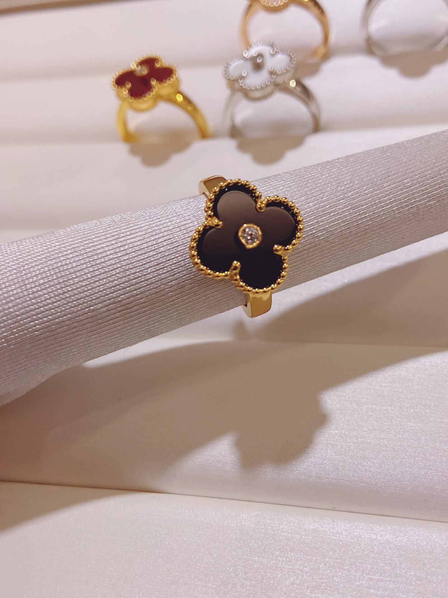 Van Cleef & Arpels ring-85