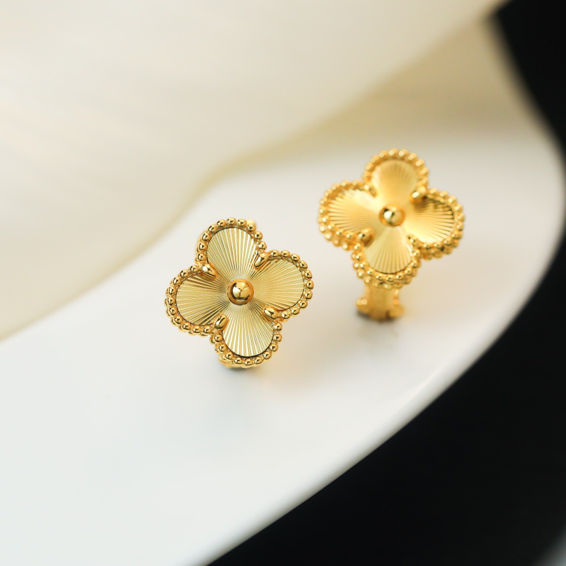 Van Cleef & Arpels earring-39