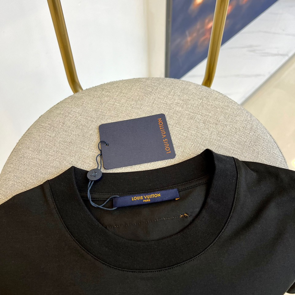 LV clothing-99