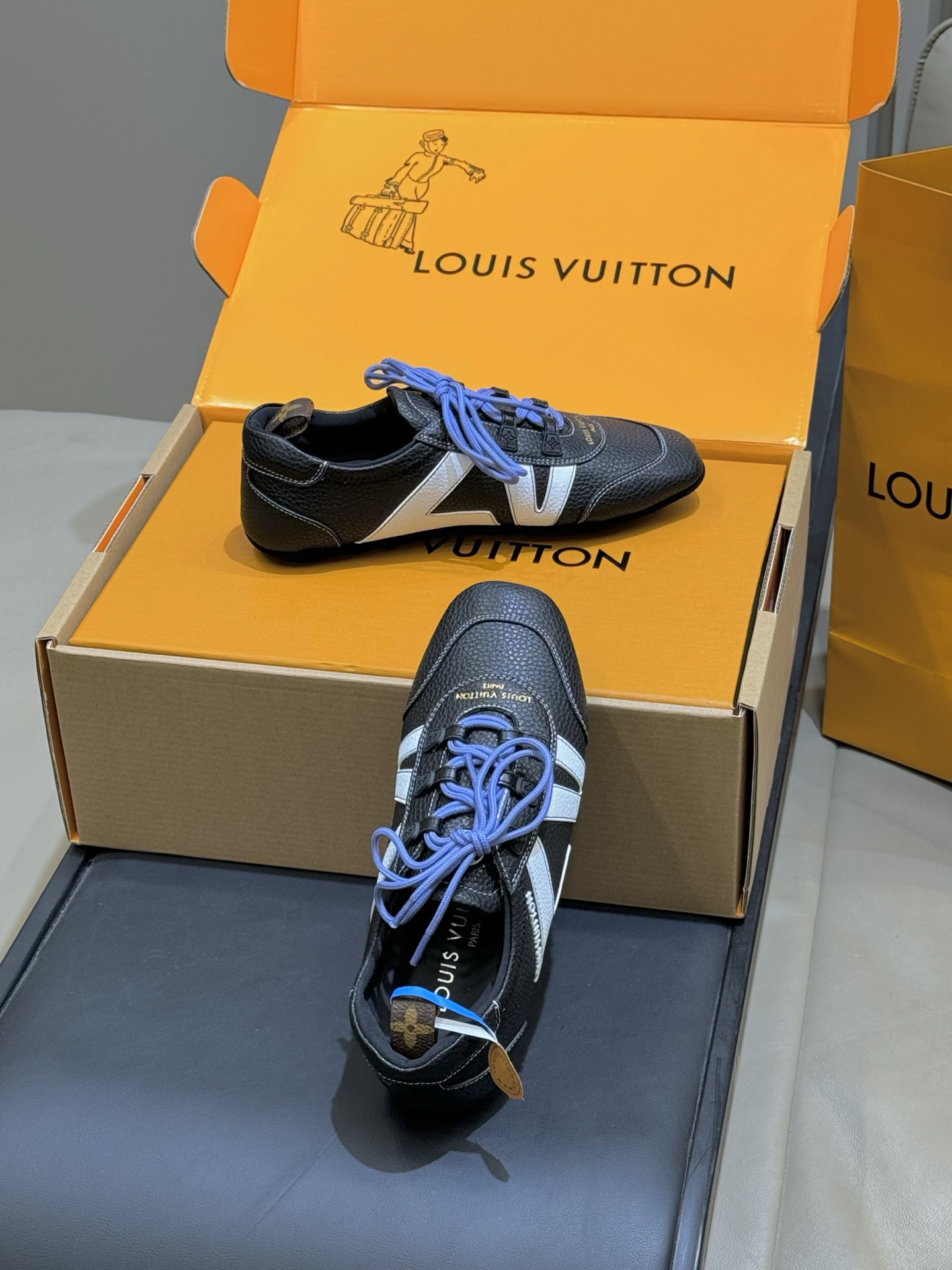 Lv Sneakers-225