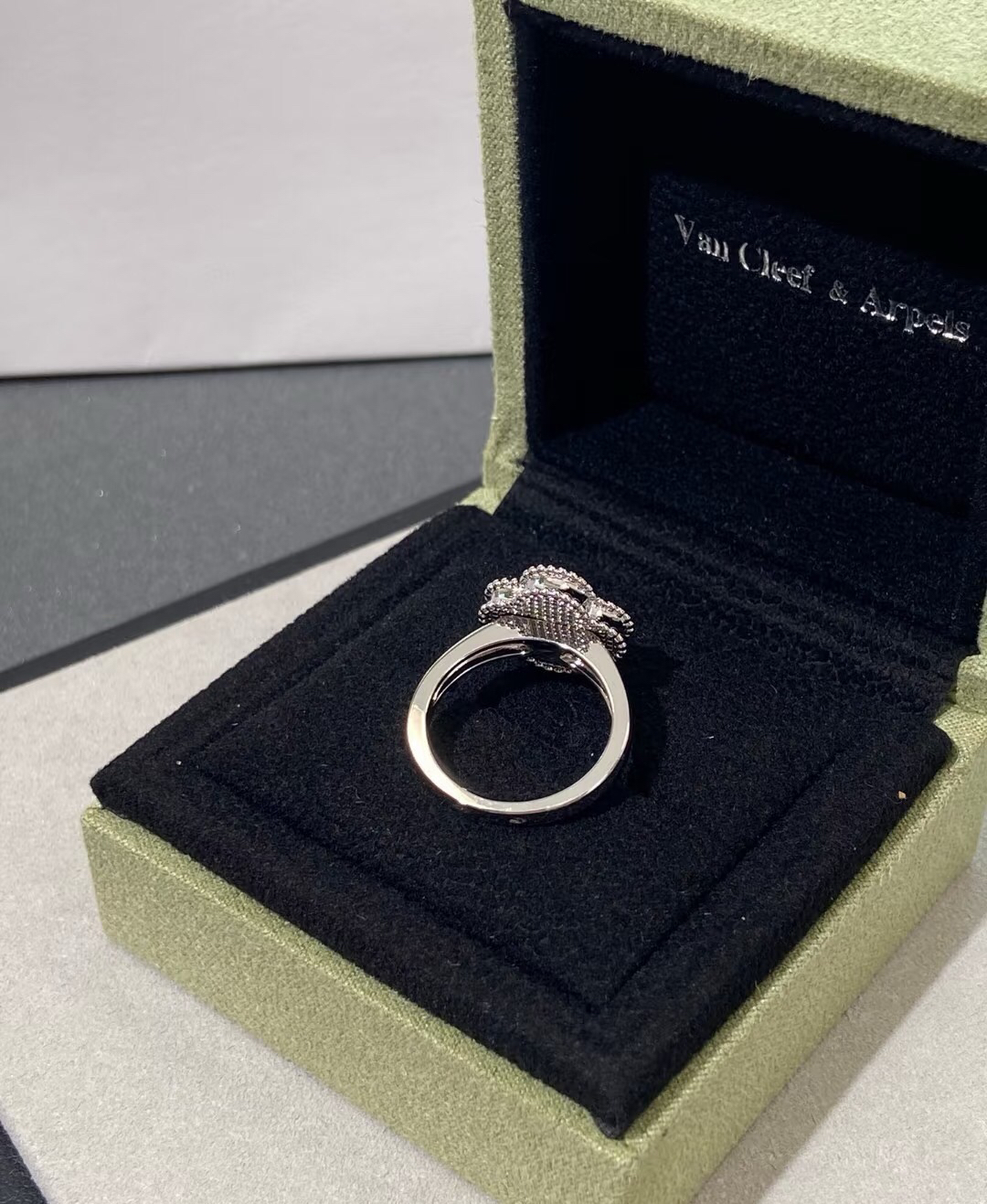 Van Cleef & Arpels ring-51