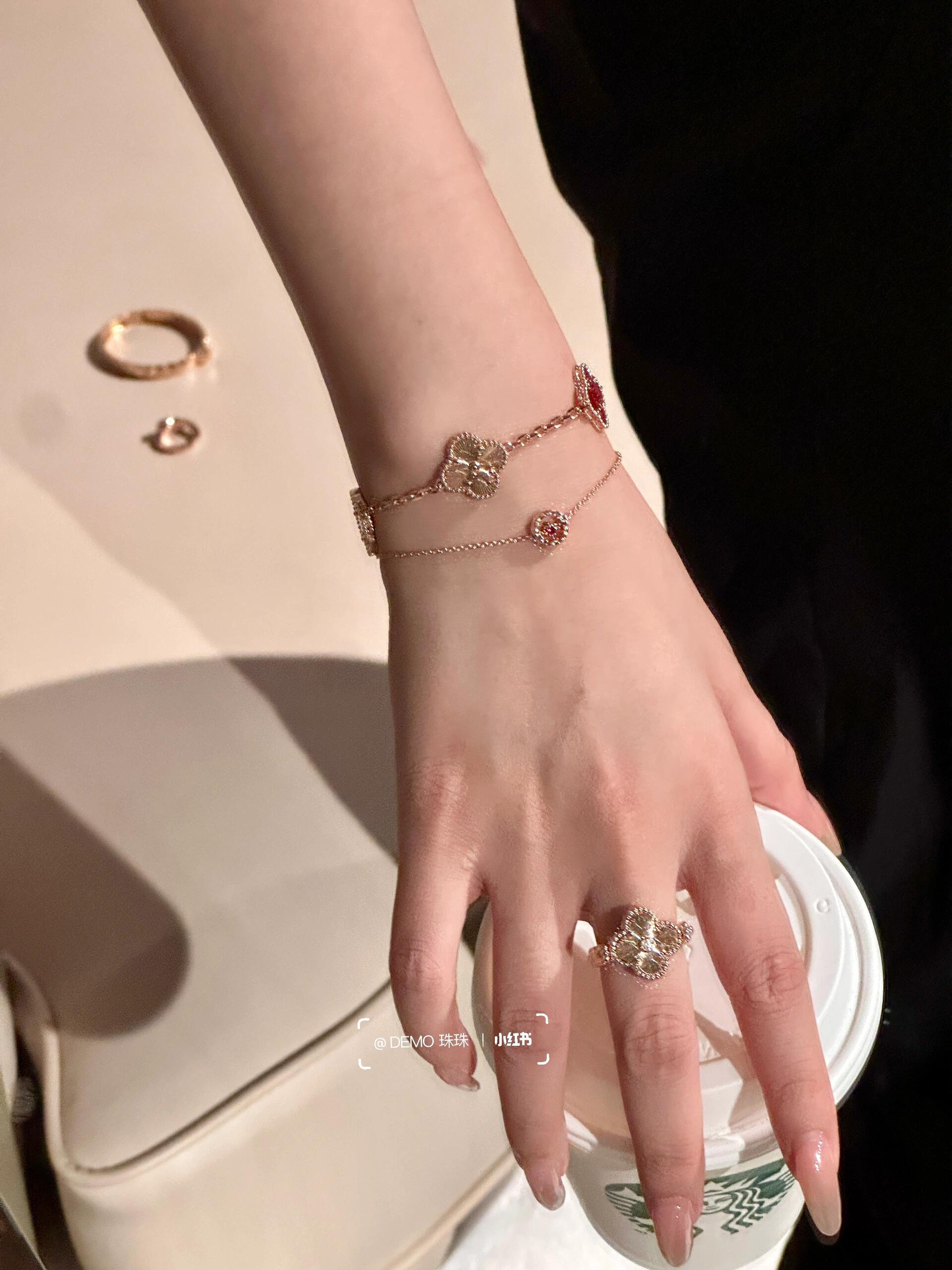 Van Cleef & Arpels Bracelet-47