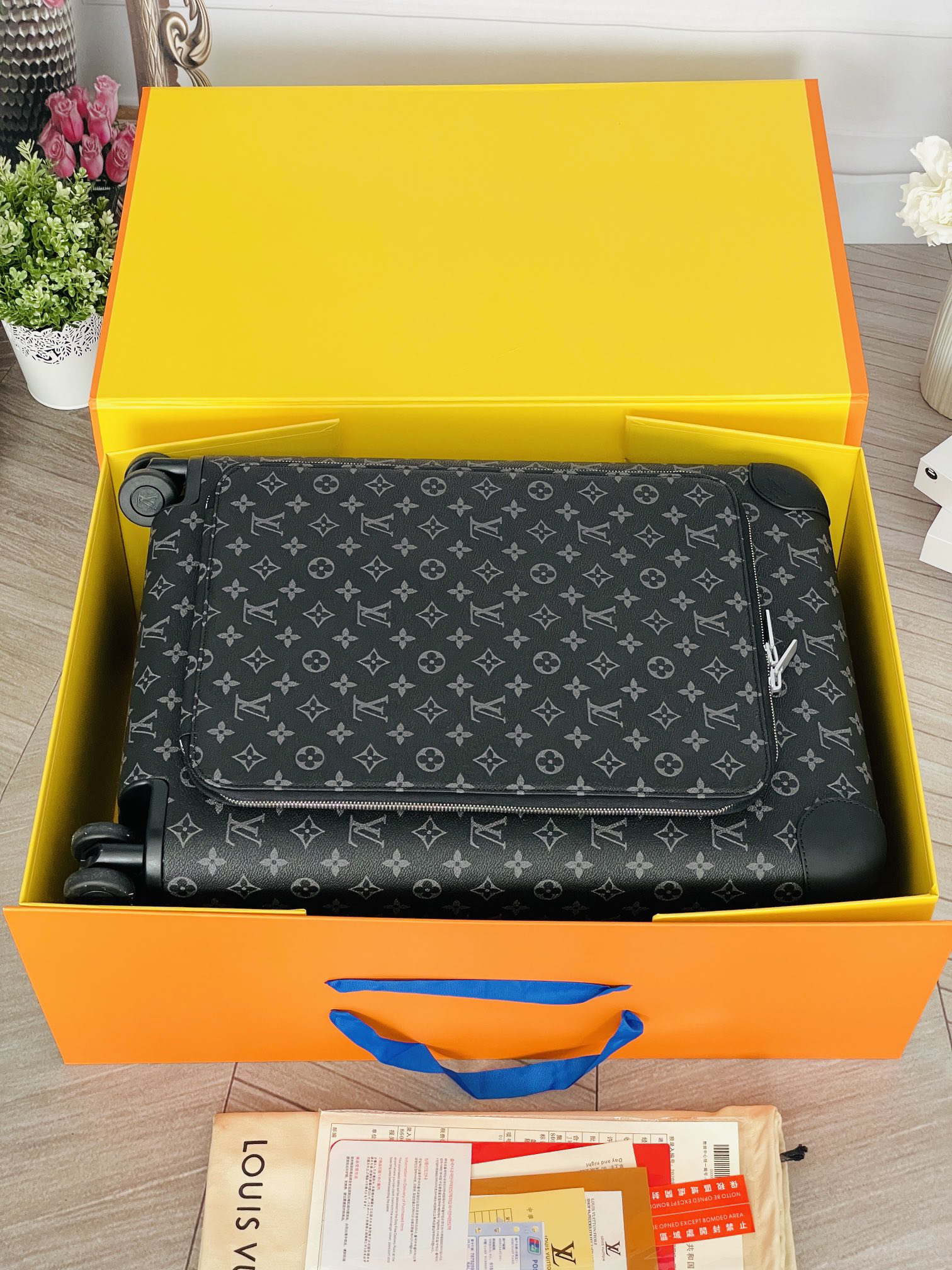 LV luggage-11