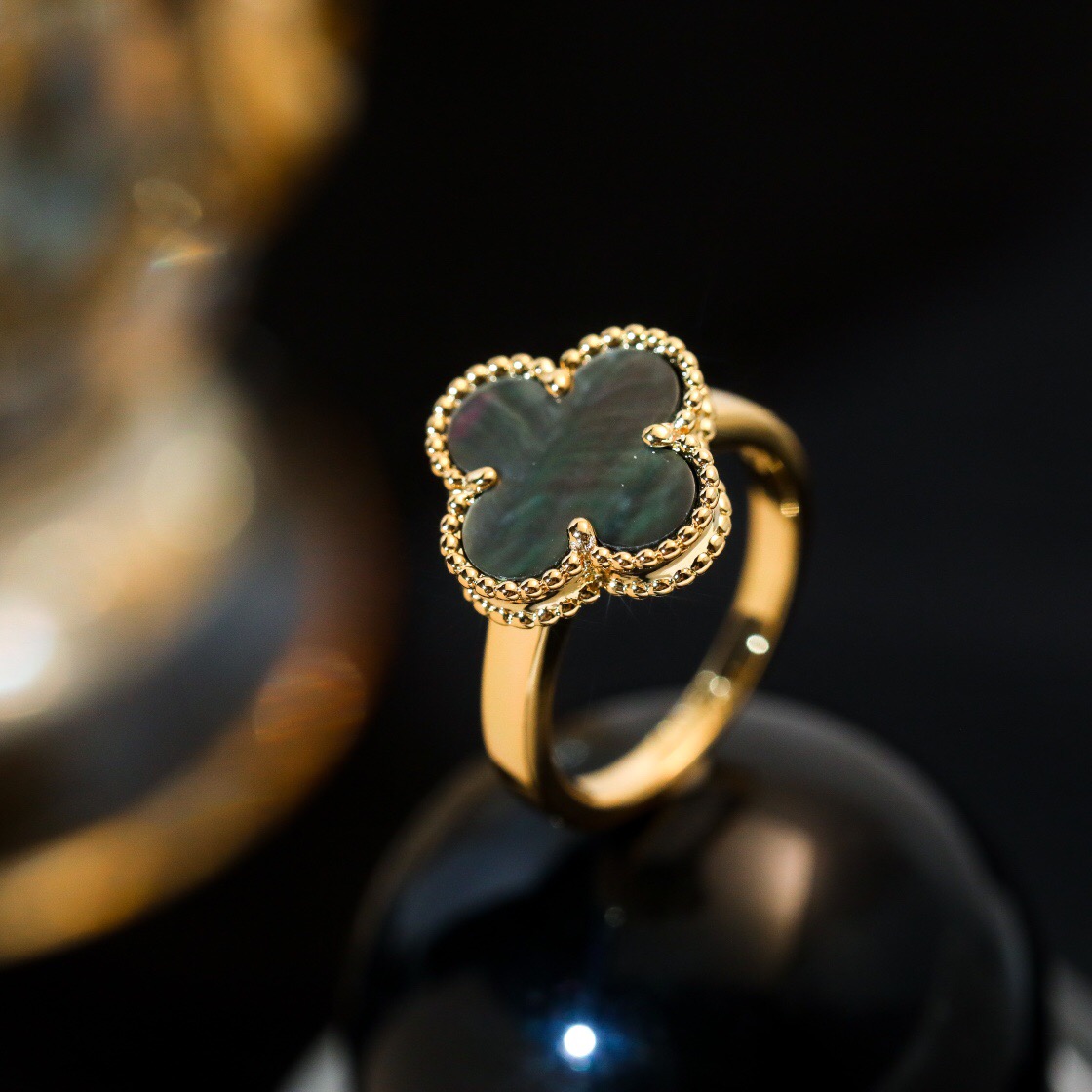 Van Cleef & Arpels ring-77