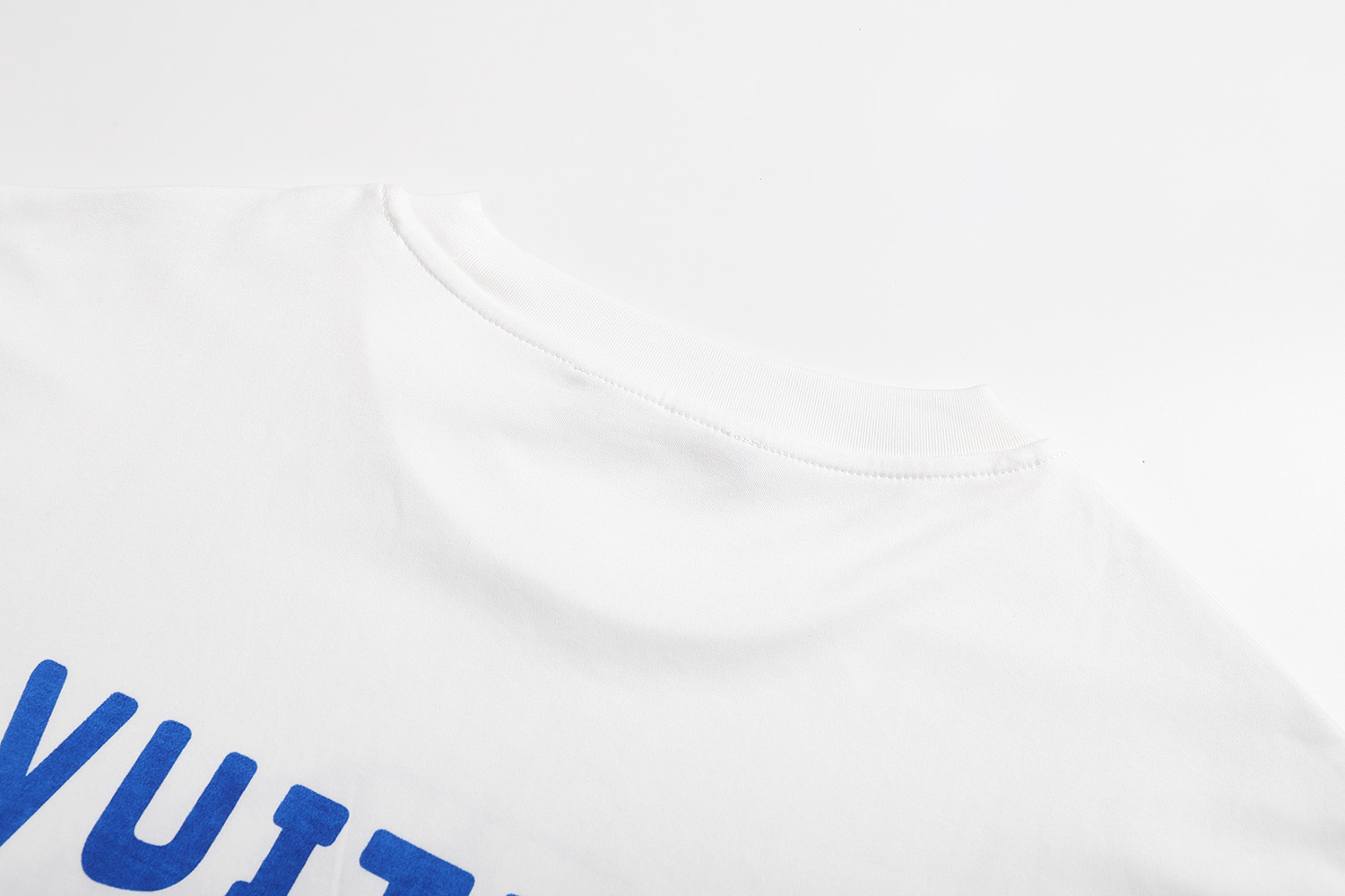 LV clothing-212