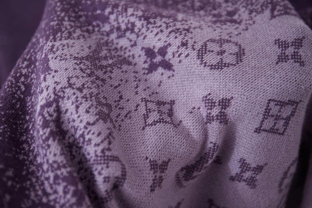 LV clothing-198