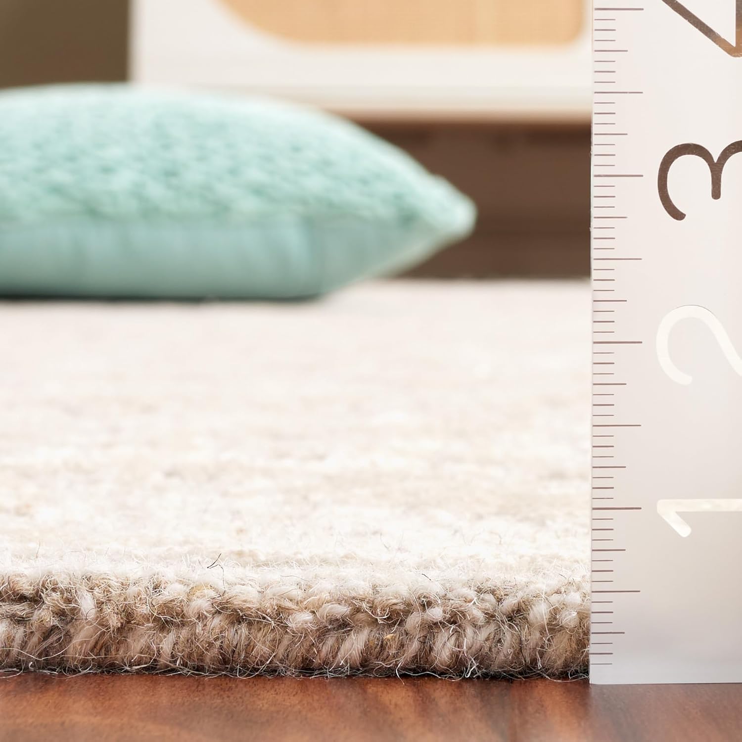 SAFAVIEH Glamour Collection Area Rug - 8' x 10', Beige & Ivory, Contemporary Design, Ideal for High Traffic Areas in Living Room, Bedroom & Dining Room (GLM551B-810)