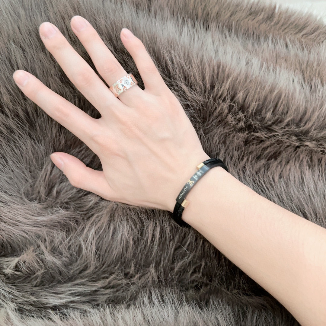 LV ring-57