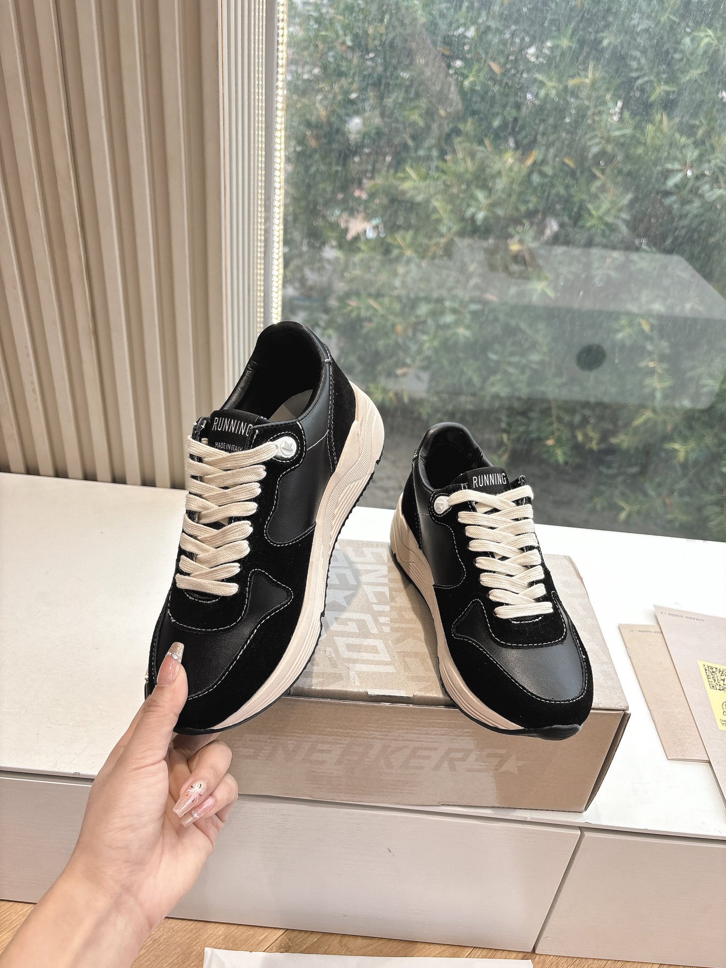 Golden Goose Sneakers-13