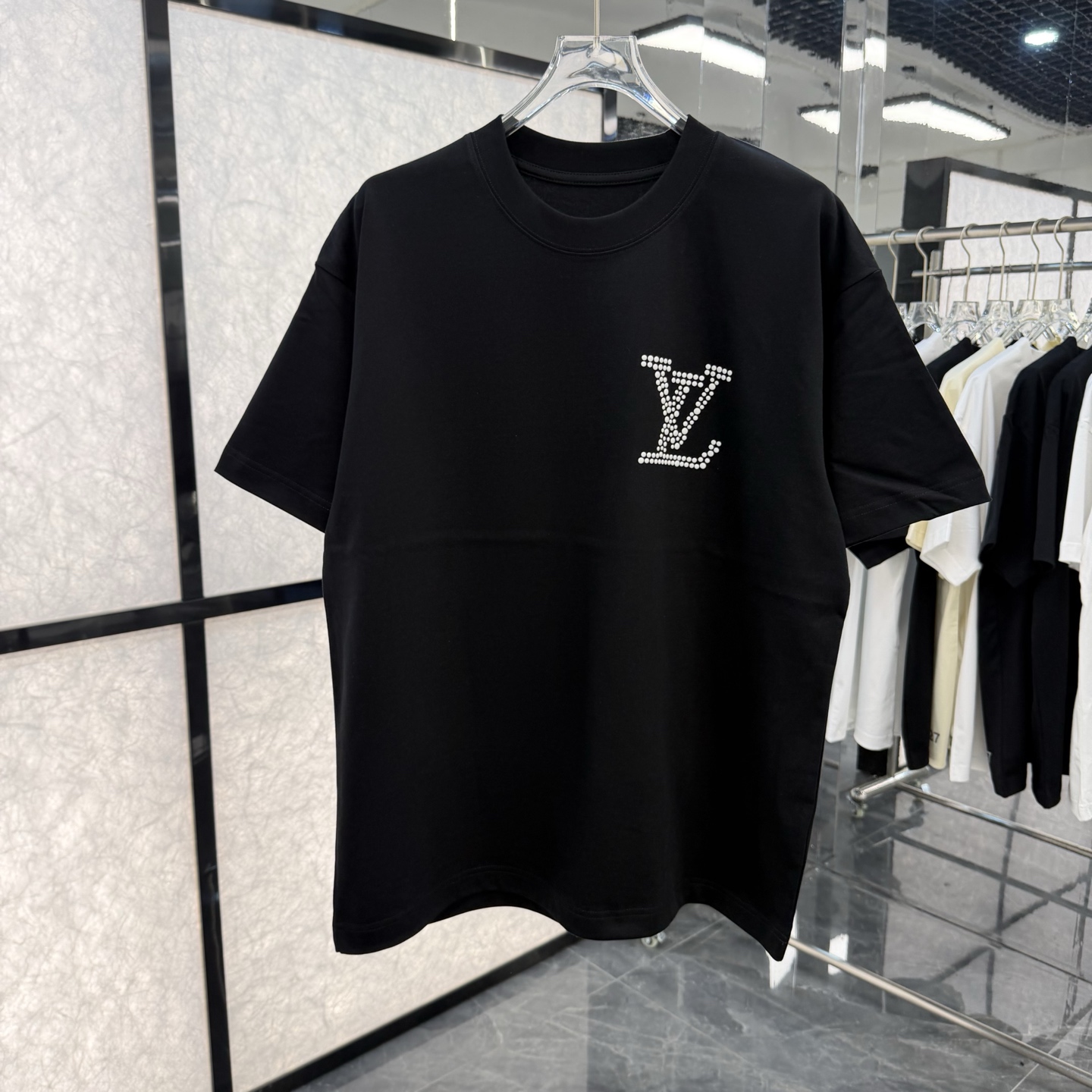 LV clothing-162
