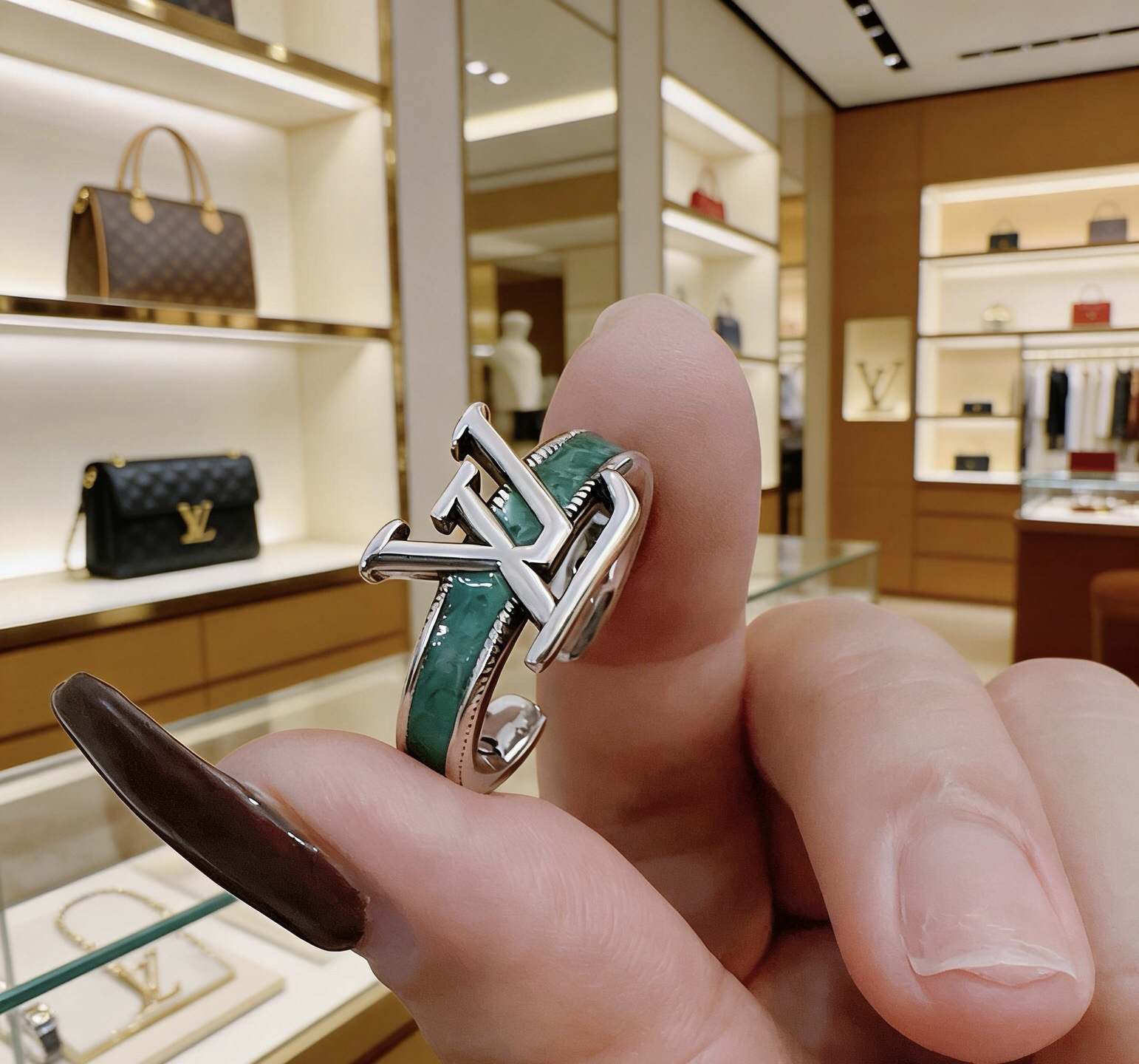 LV ring-8