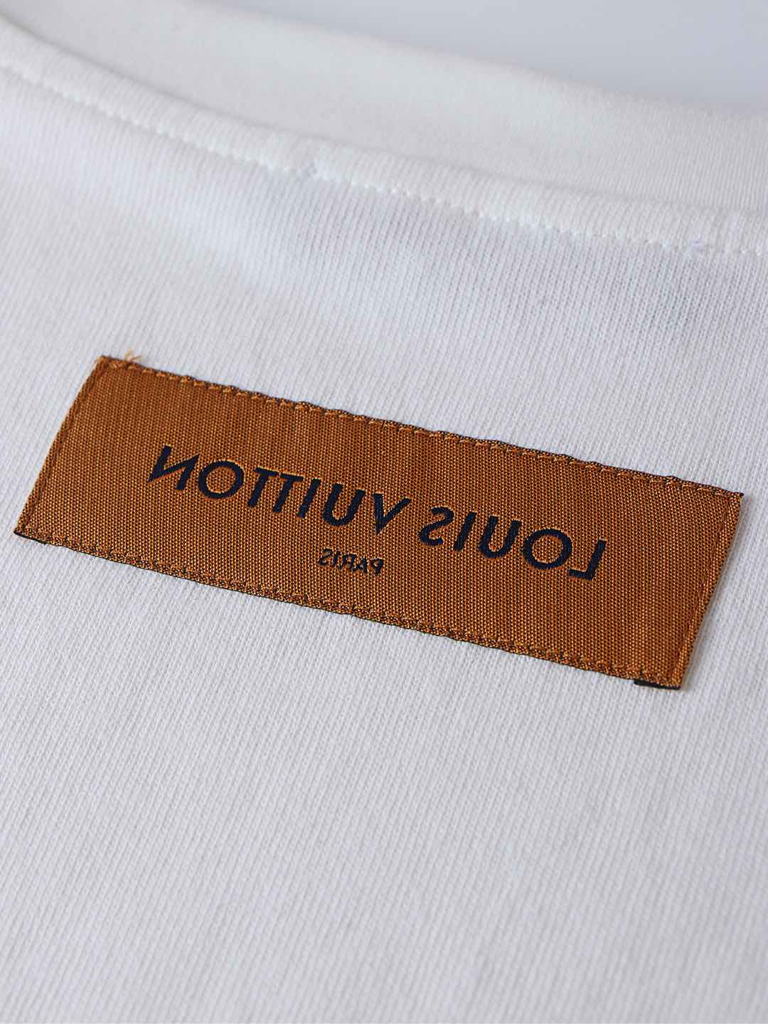LV clothing-226