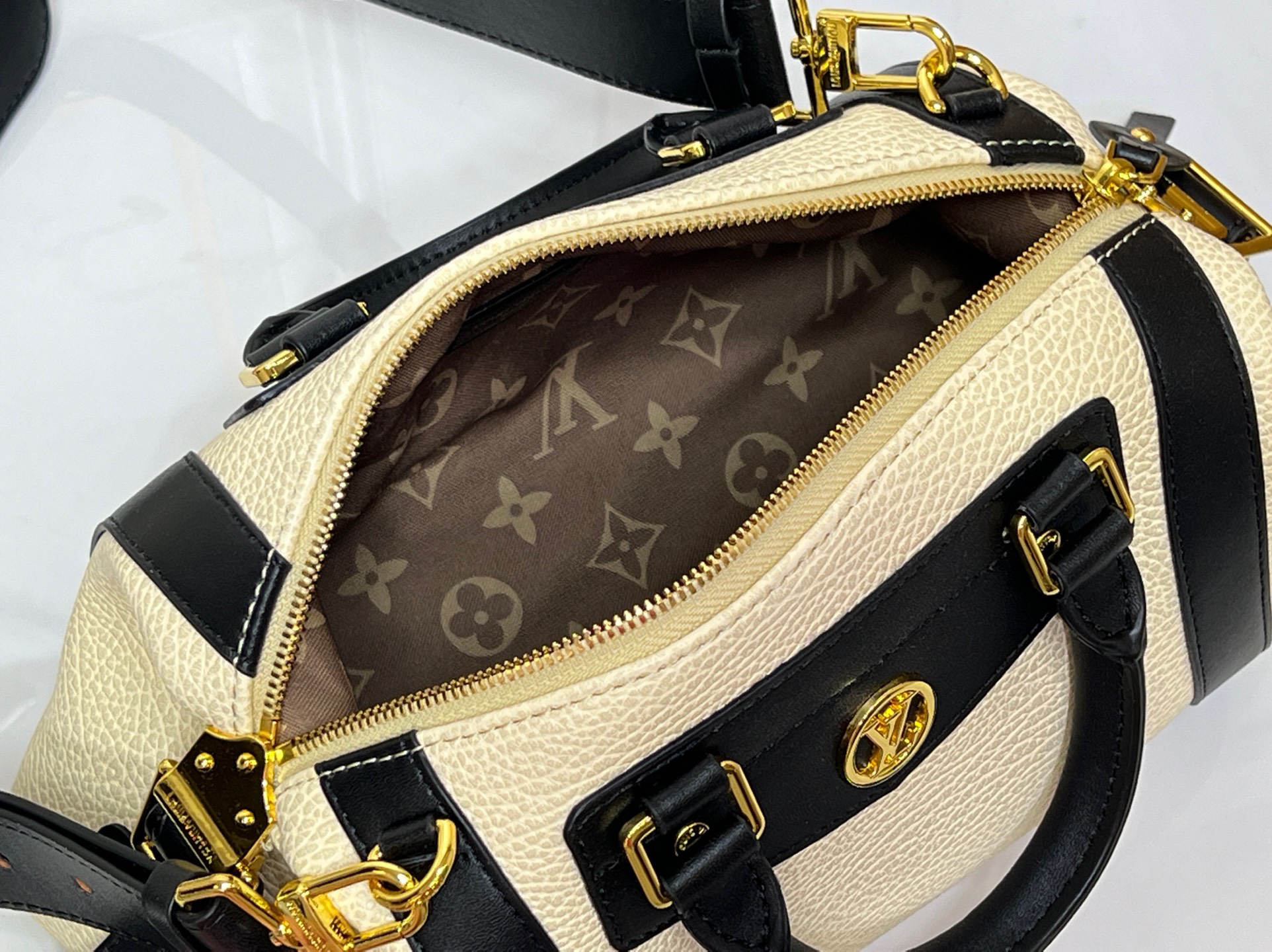 Louis Vuitton Hot New Product-164