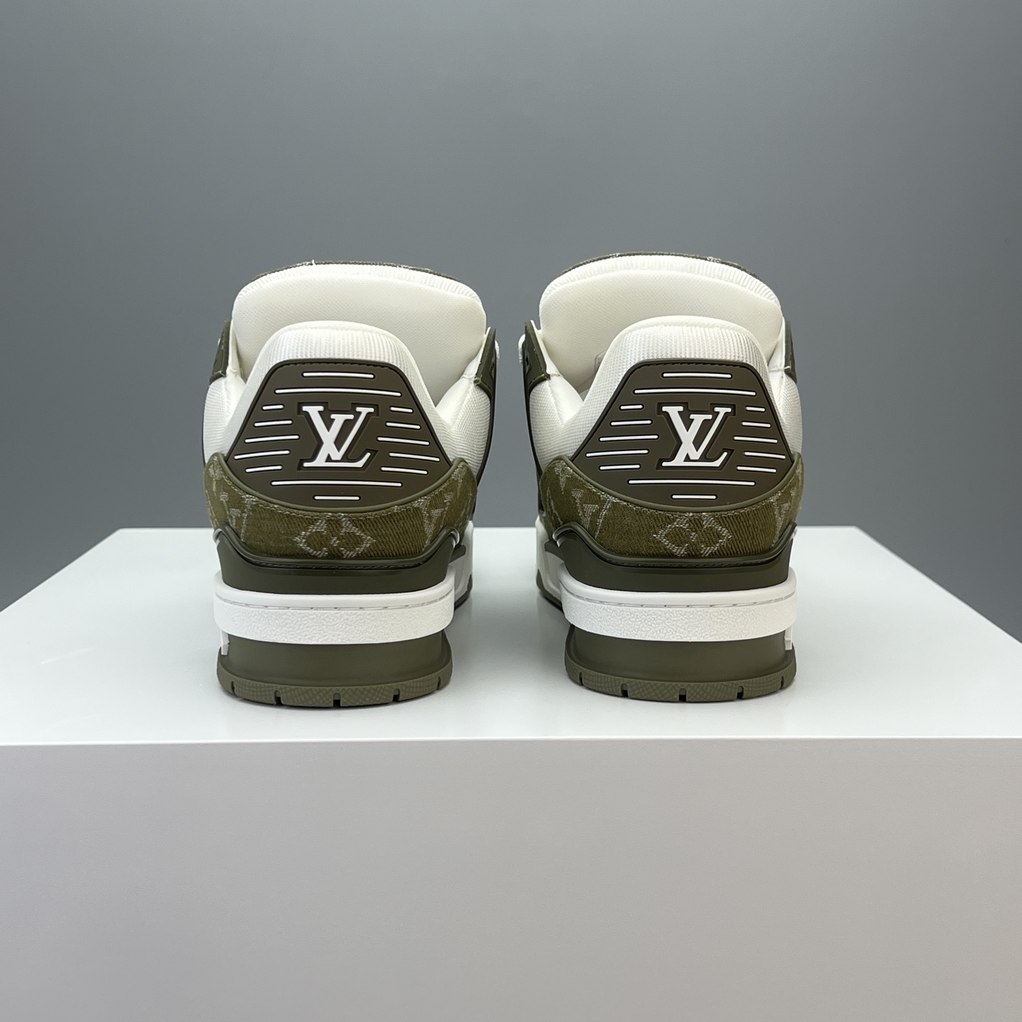 Lv Sneakers-135