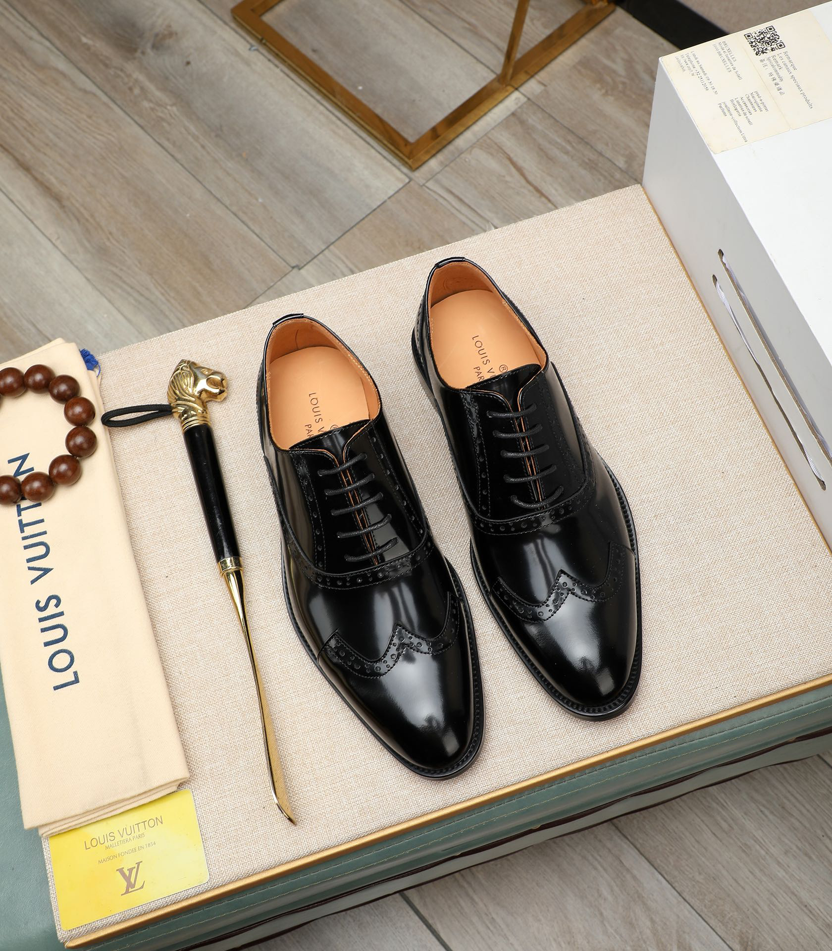 LV men's leather shoes-7